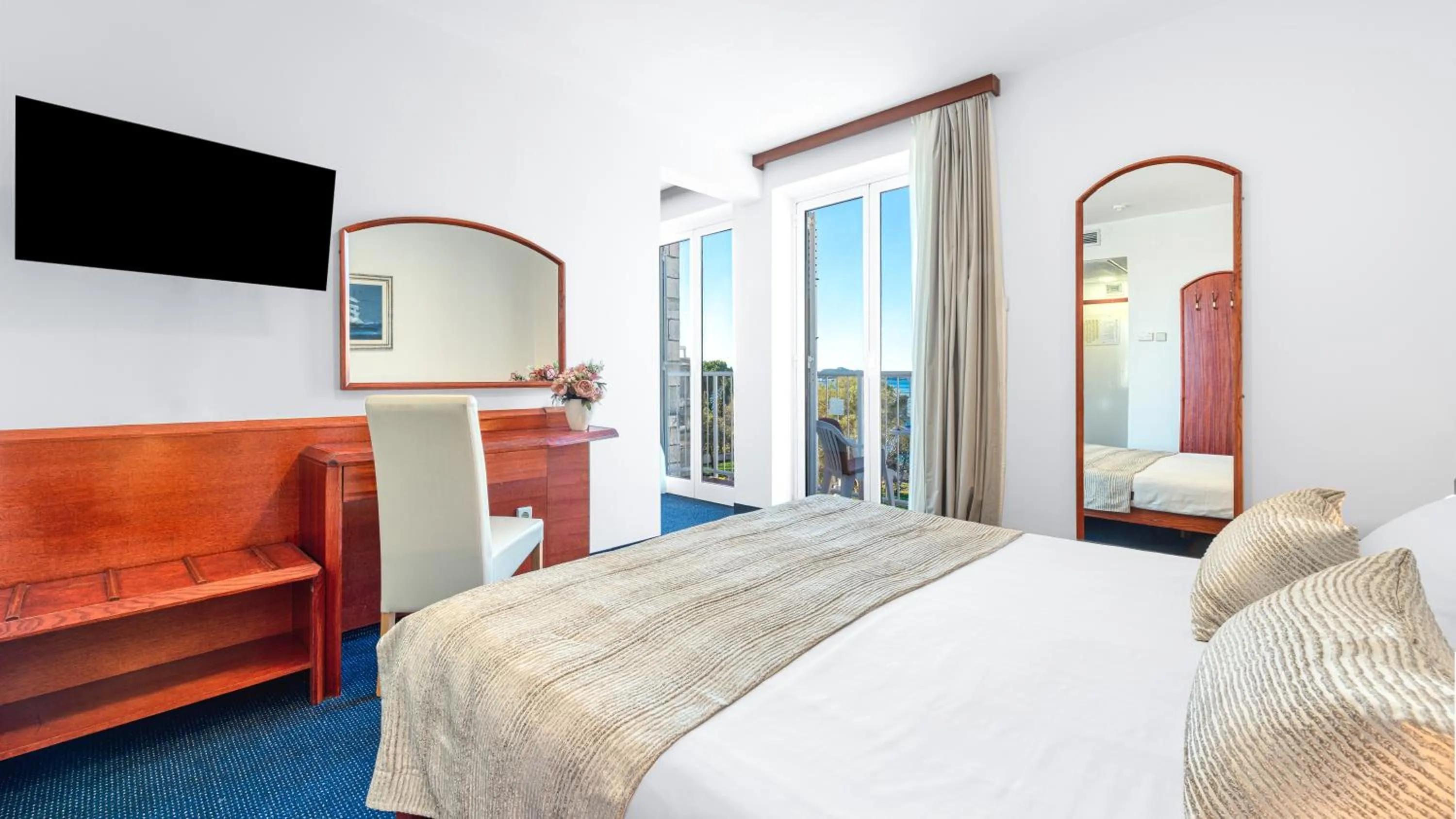 Nearby landmark, Bed in Hotel Komodor