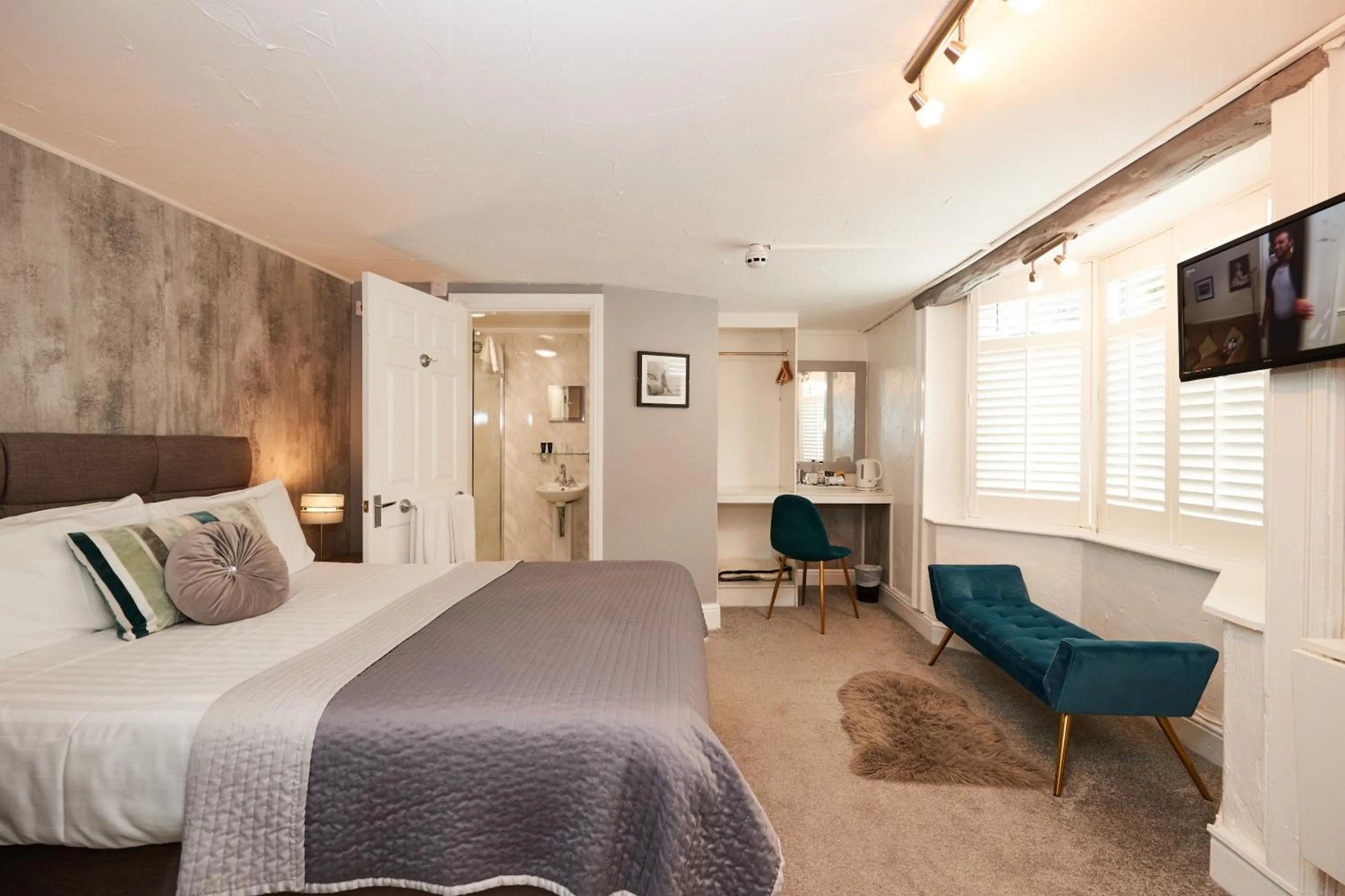 Bedroom, Bed in The Forest Lodge