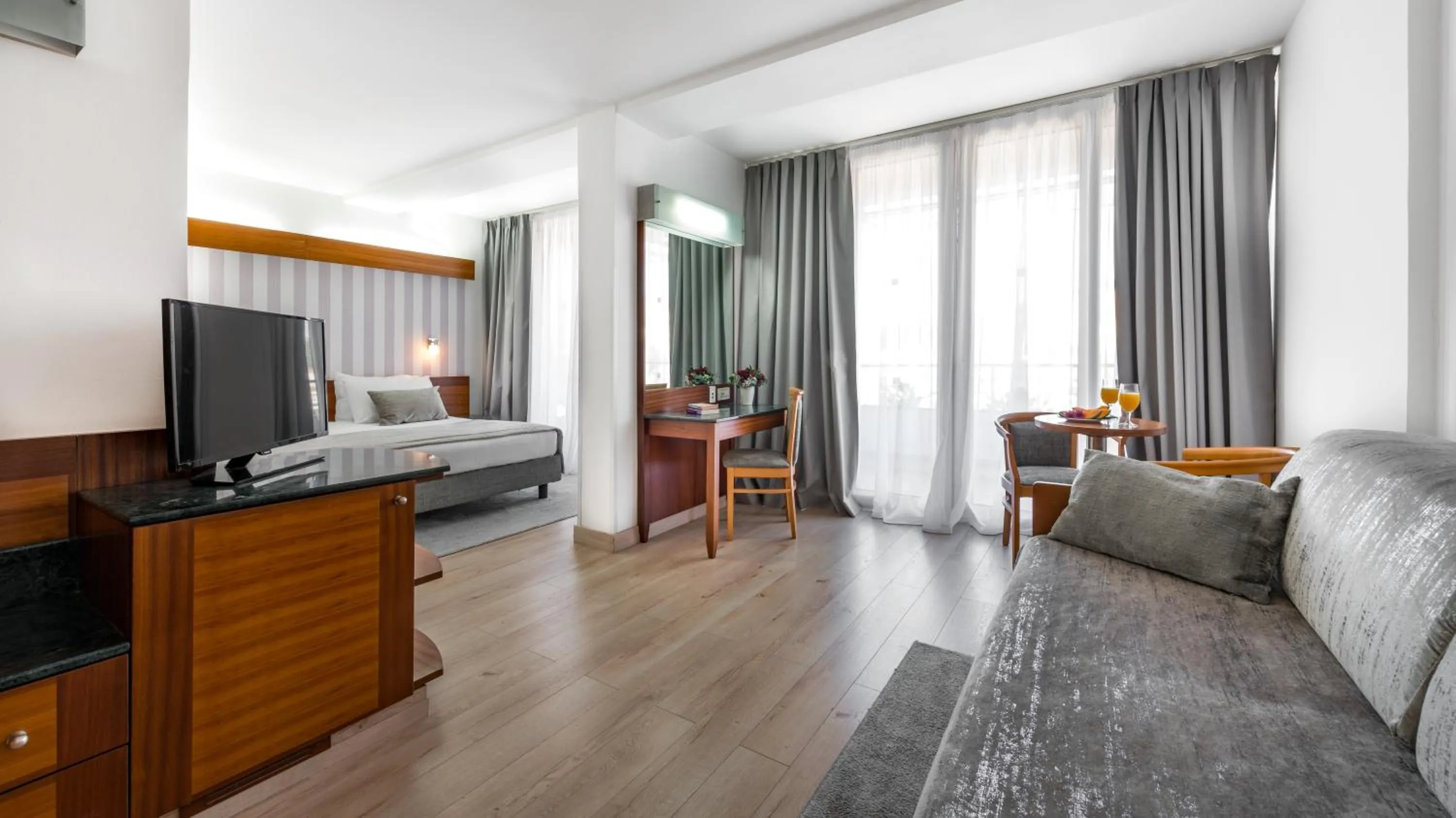 Living room, Bed in Hotel Uvala