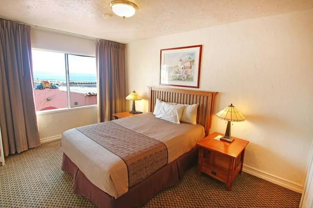 Bed in Capitola Venetian Vacation Rentals