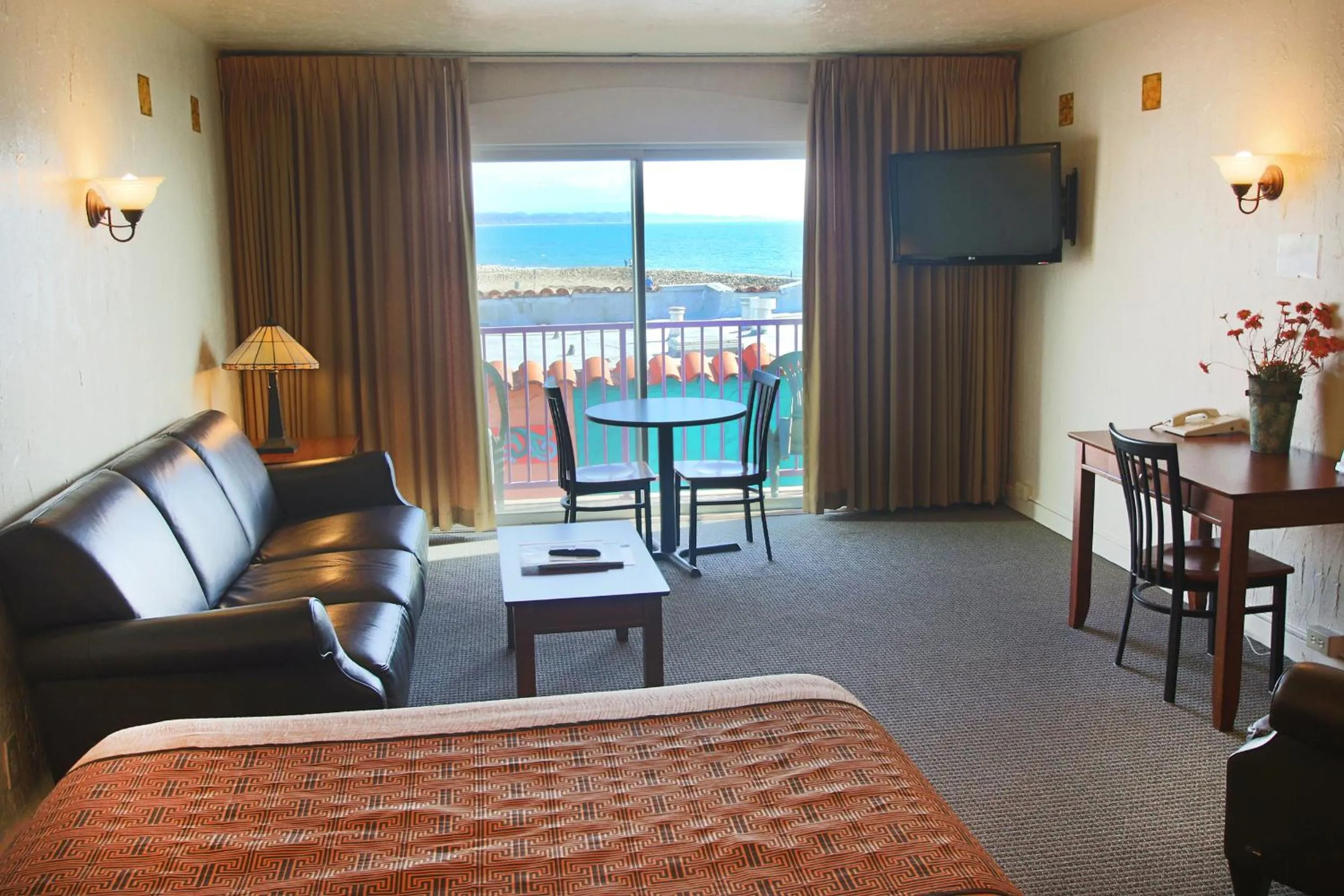 Living room, Bed in Capitola Venetian Vacation Rentals