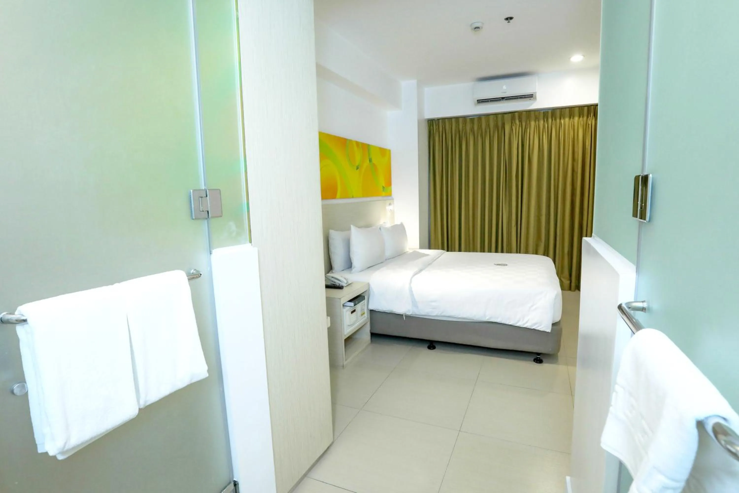 Bed in Go Hotels North EDSA