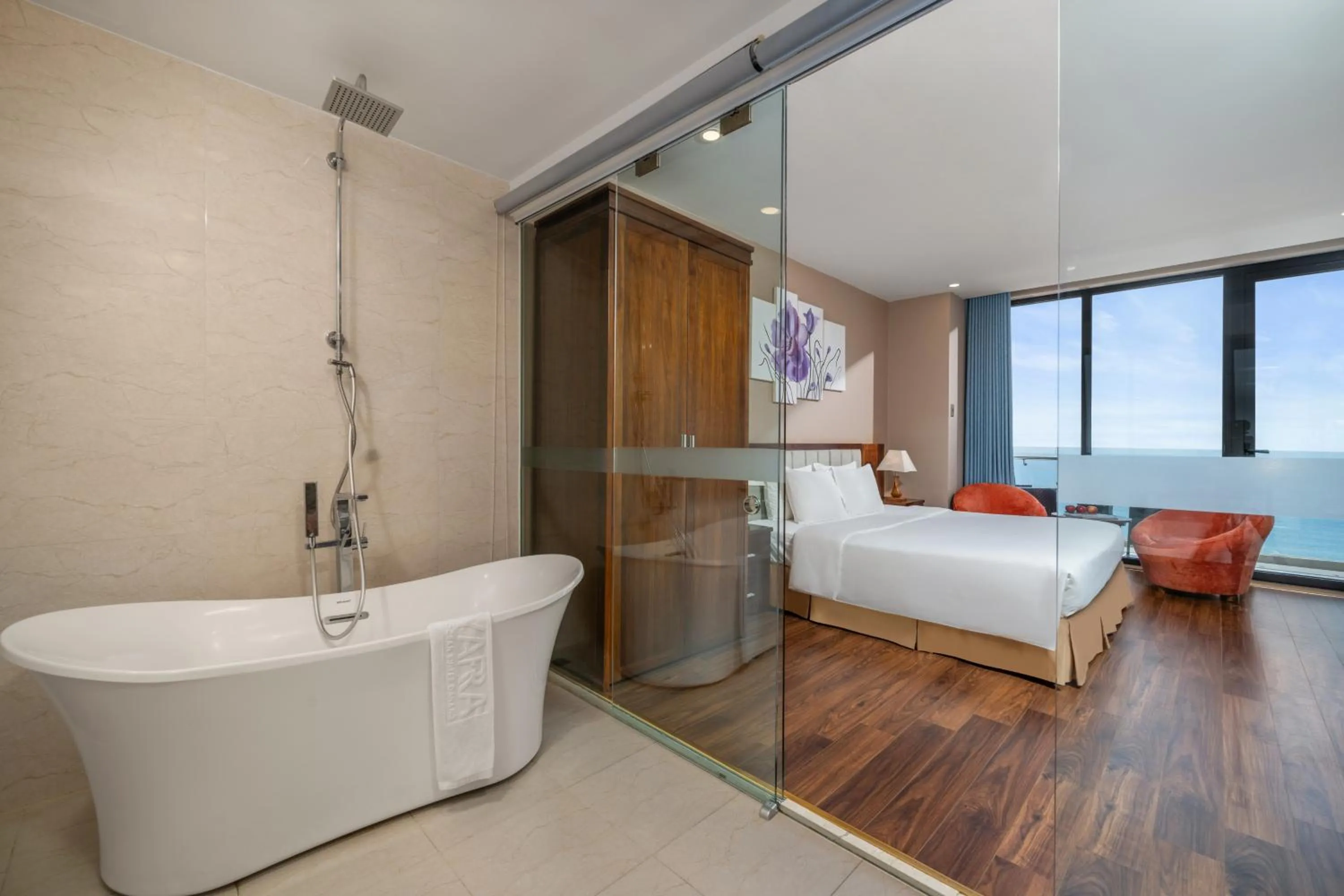 Bed in Yarra Ocean Suites Danang