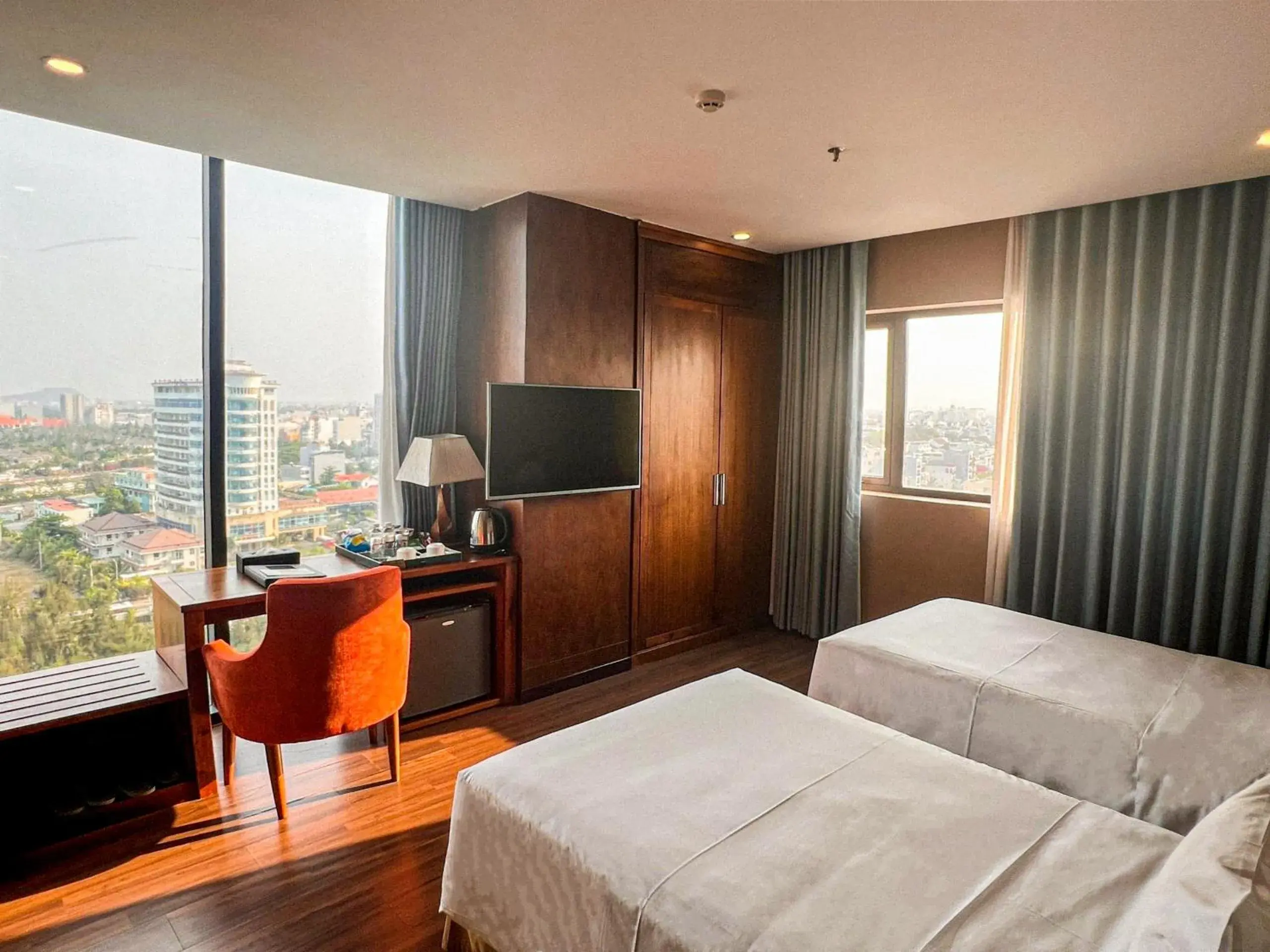 Yarra Twin Room with Partial Sea View in Yarra Ocean Suites Danang Yarra Twin Room with Partial Sea View in Yarra Ocean Suites Danang