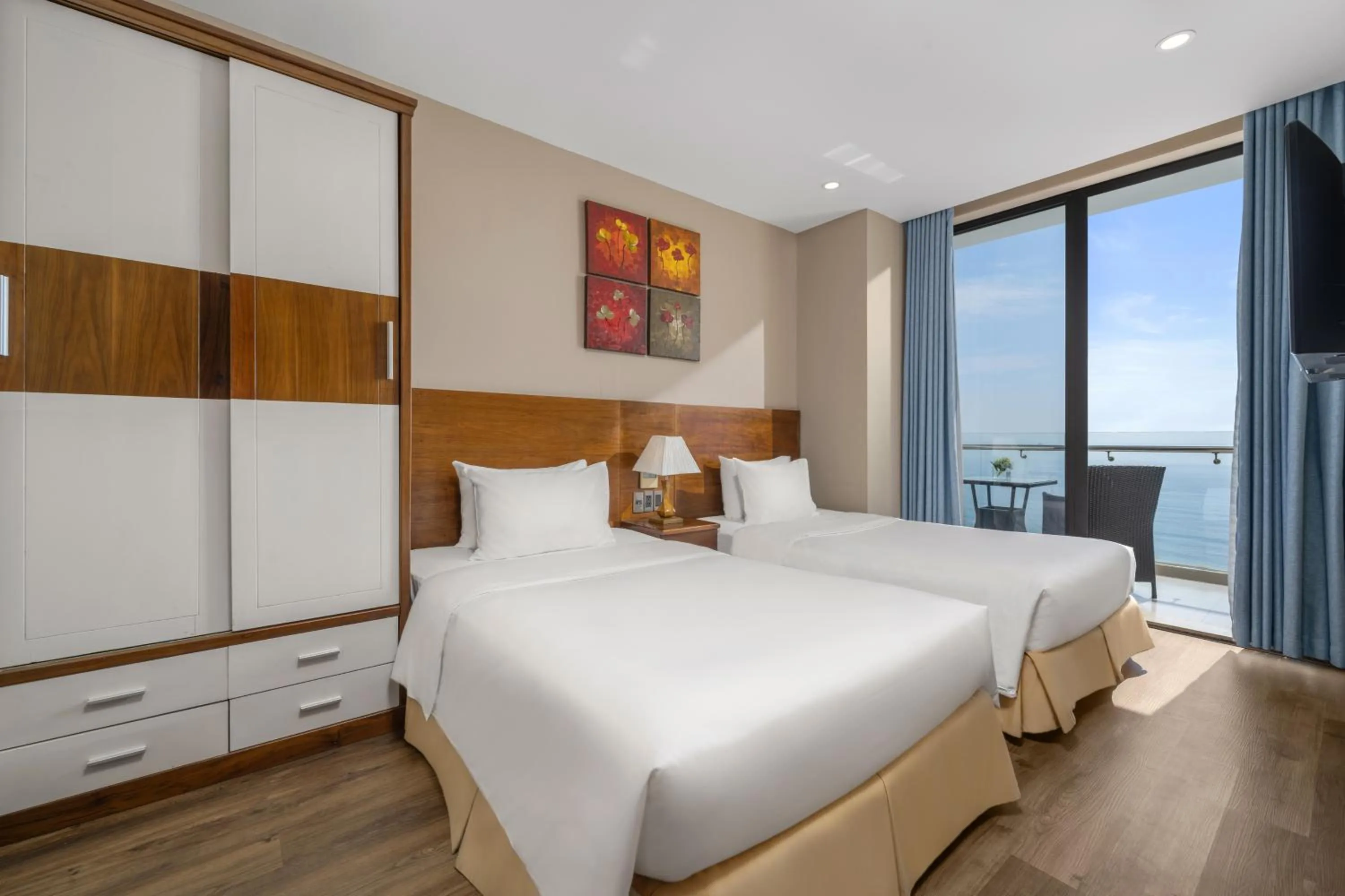 Bed in Yarra Ocean Suites Danang