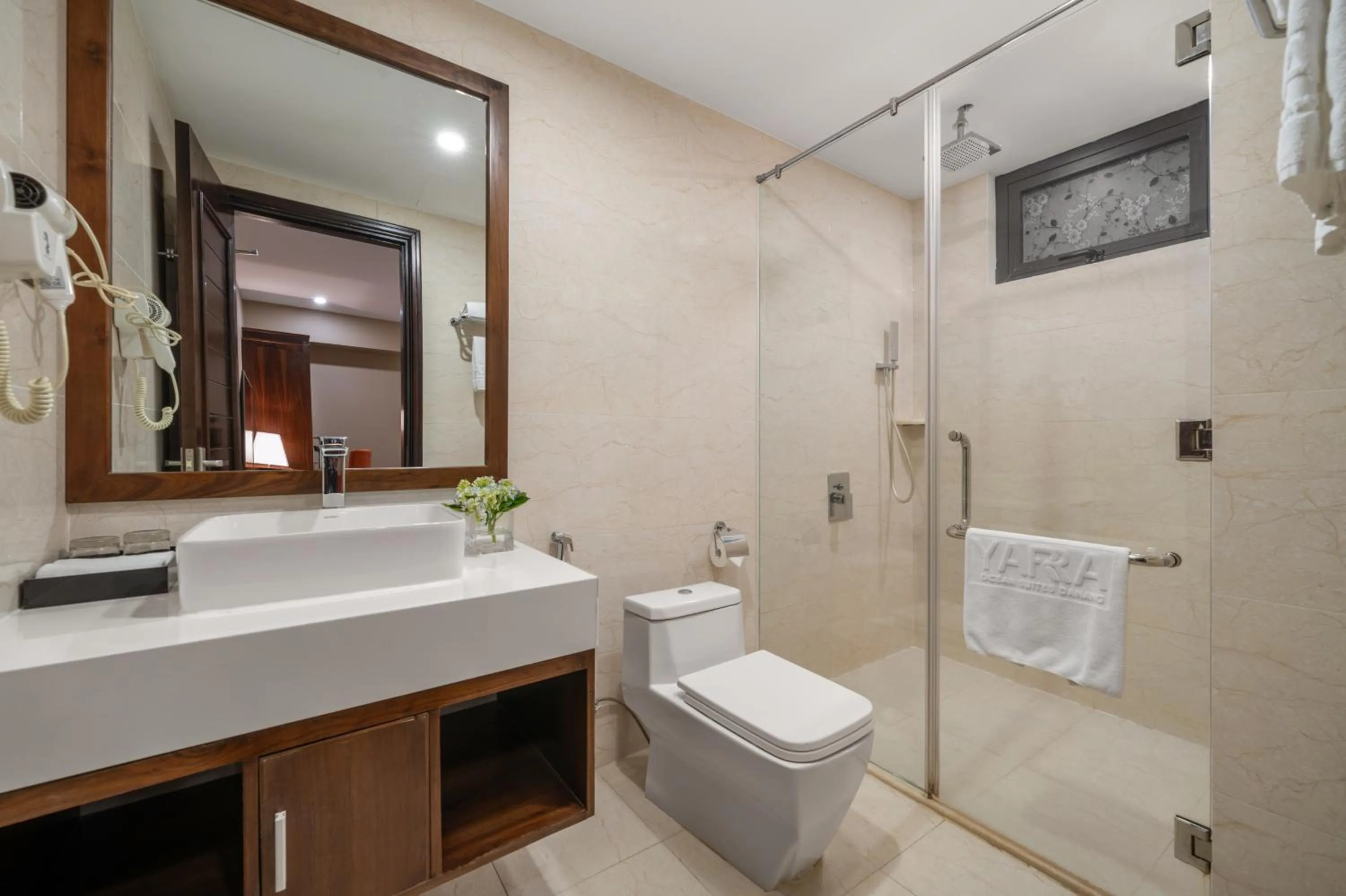 Yarra Ocean Suites Danang