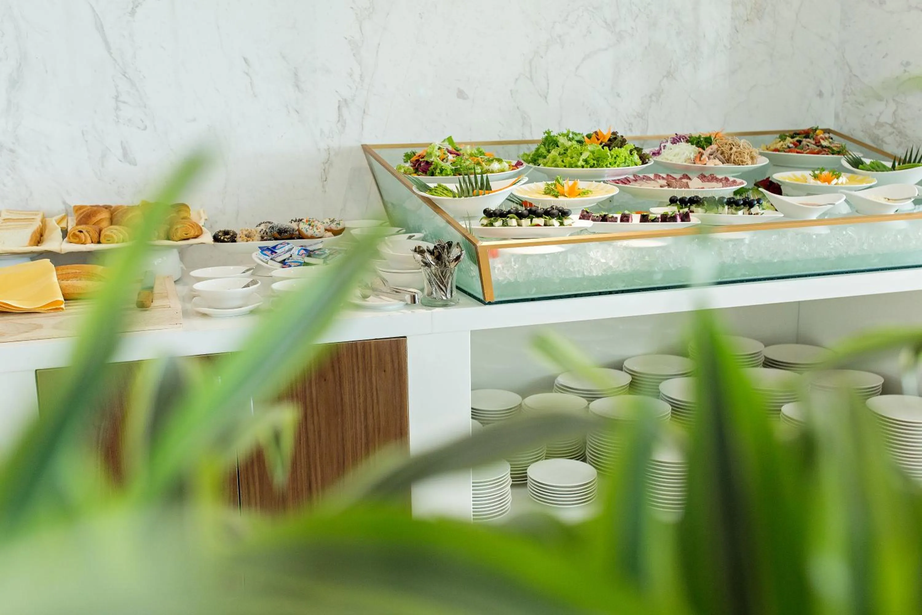 Food and drinks in Yarra Ocean Suites Danang