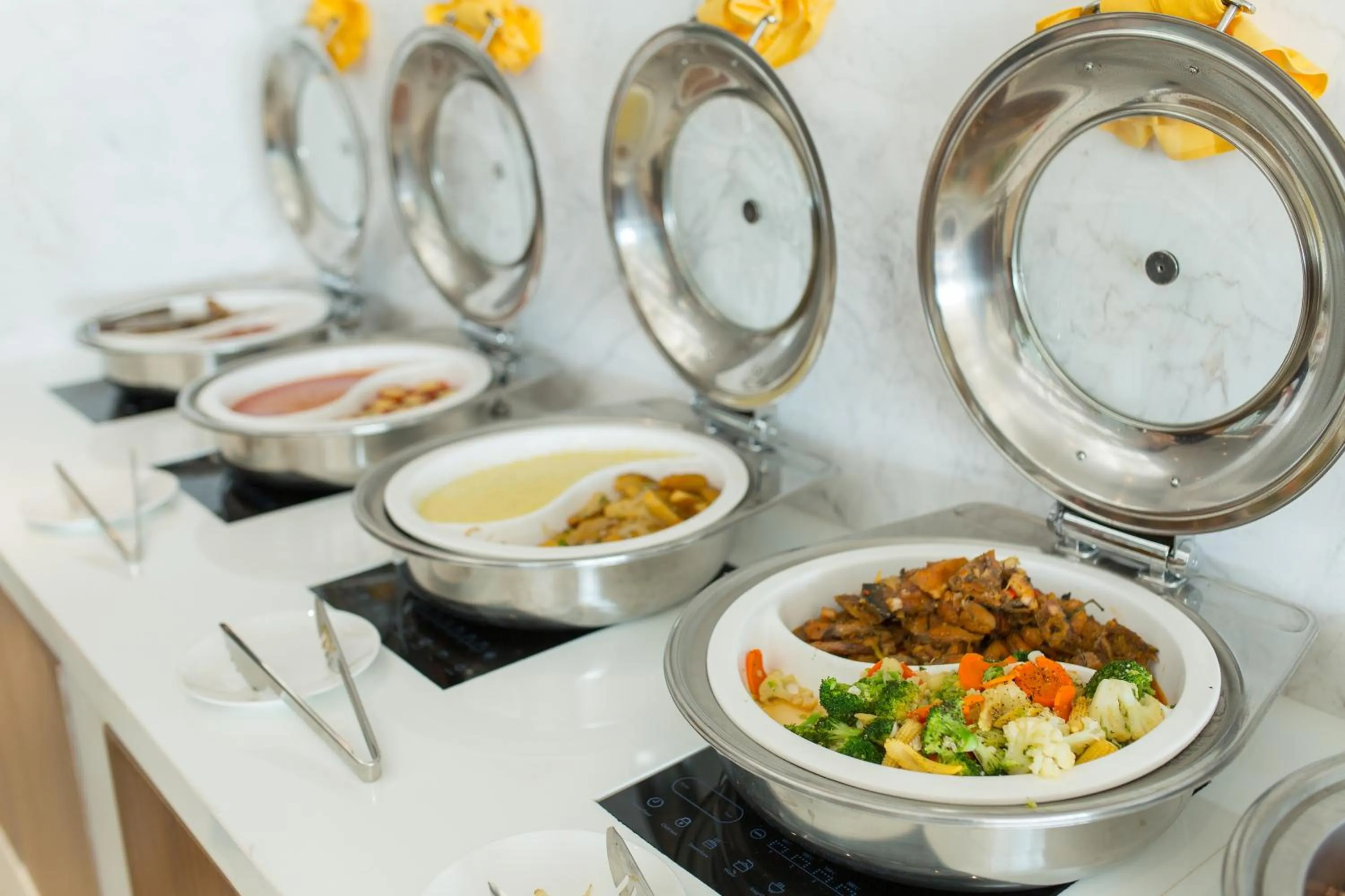 Buffet breakfast in Yarra Ocean Suites Danang