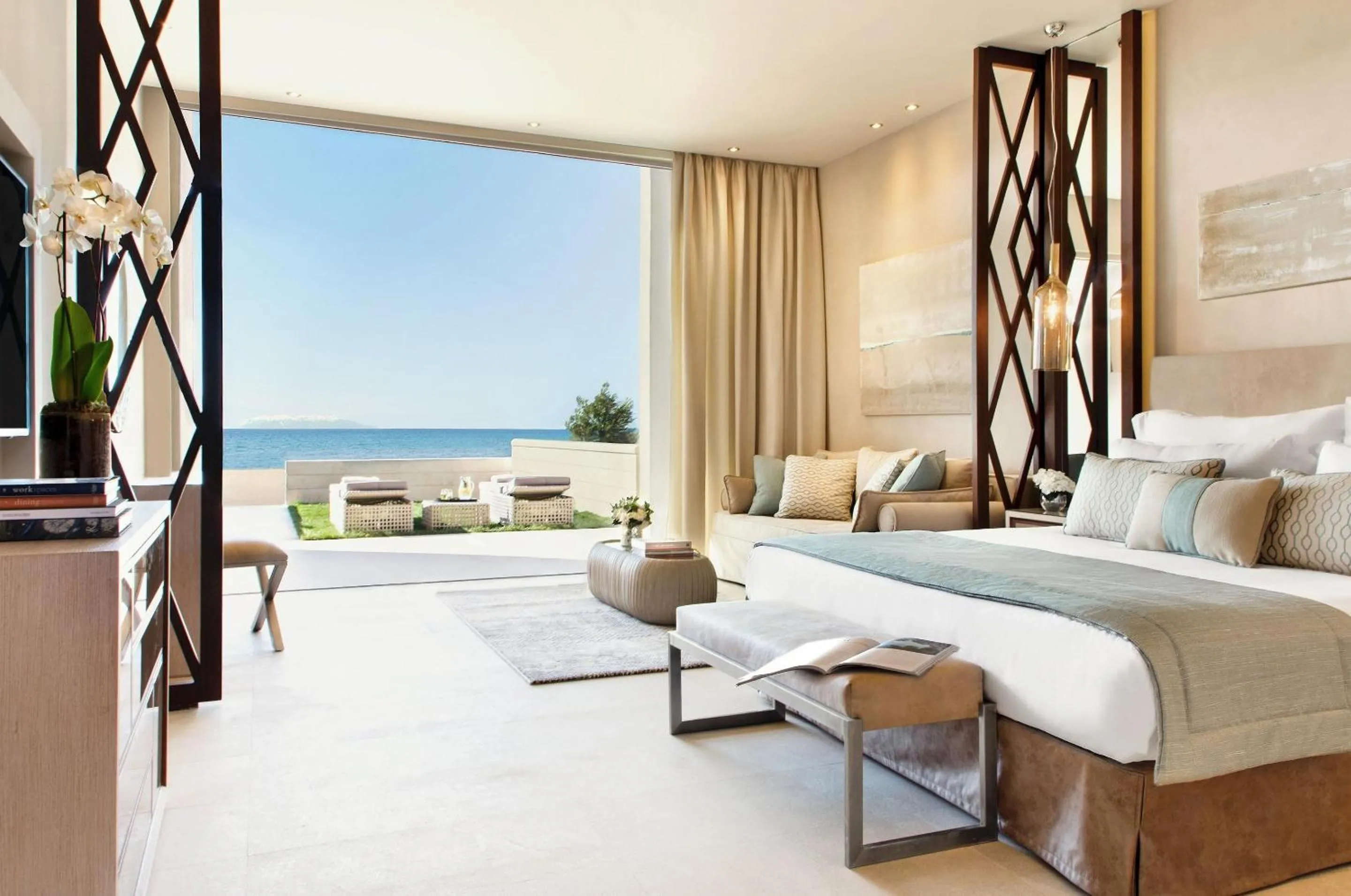 Photo of the whole room, Bed in Sani Dunes