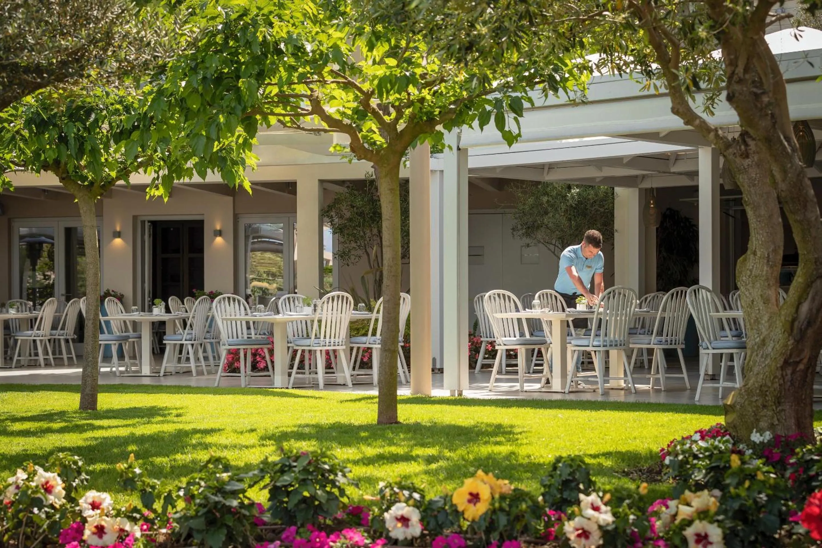 Restaurant/places to eat in Sani Dunes