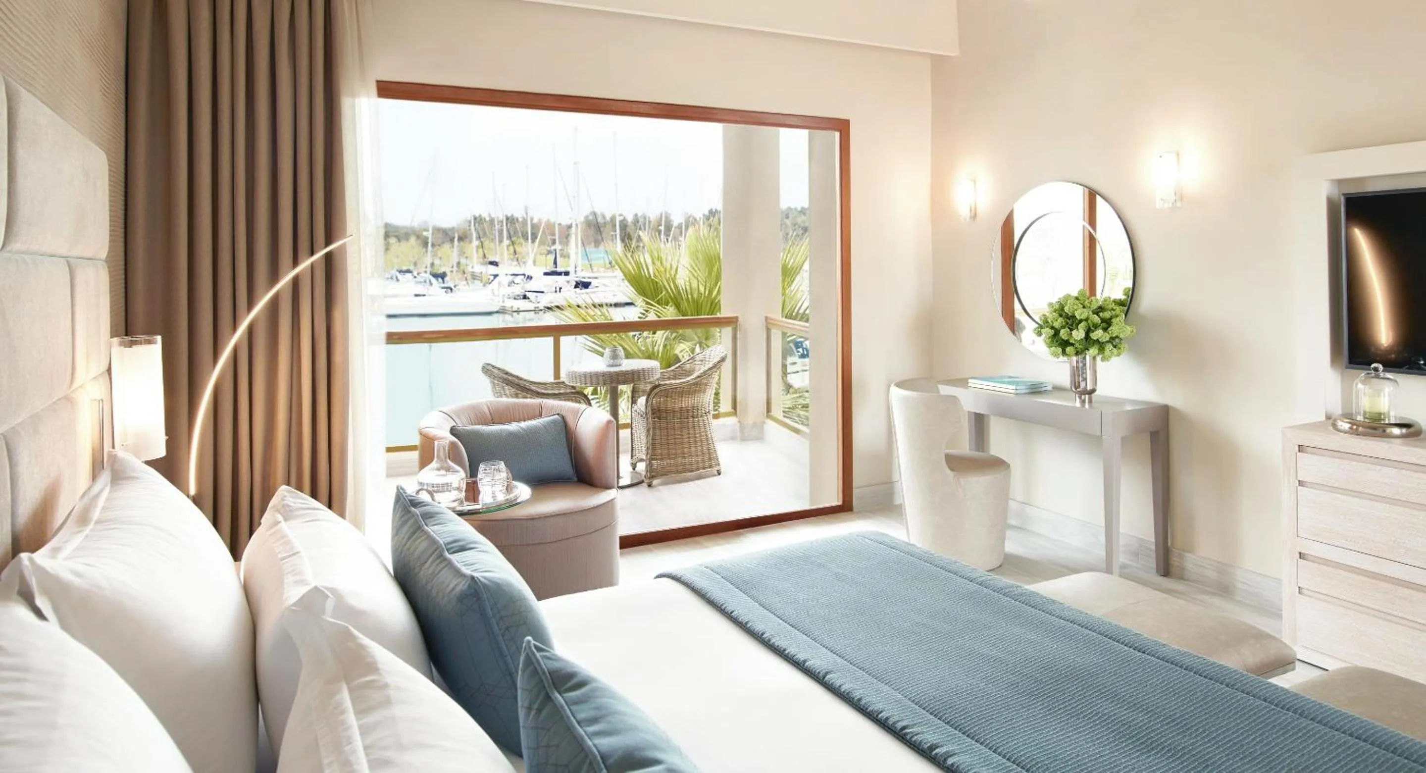 Photo of the whole room, Bed in Sani Dunes