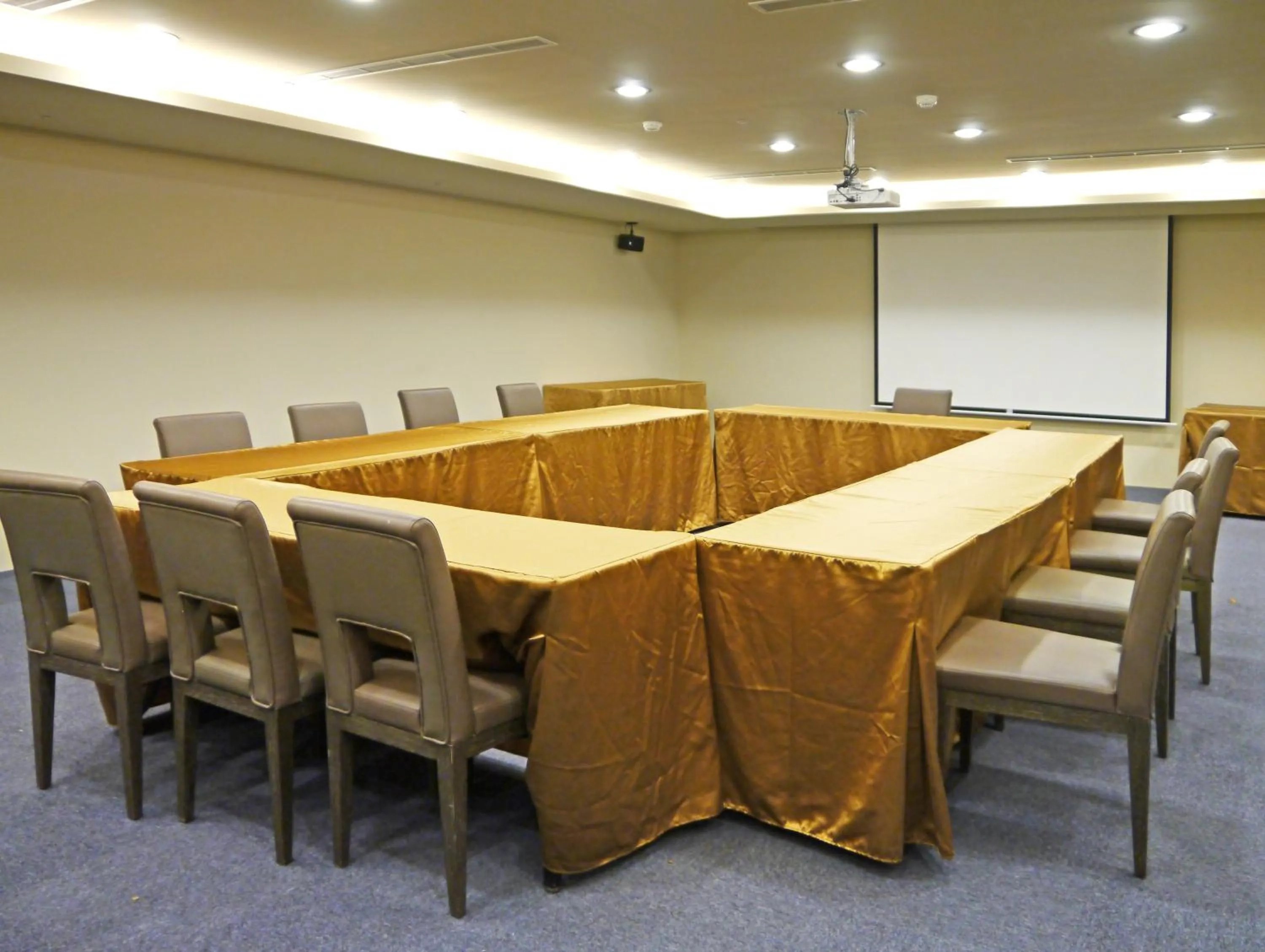 Business facilities in Look Royal Resort