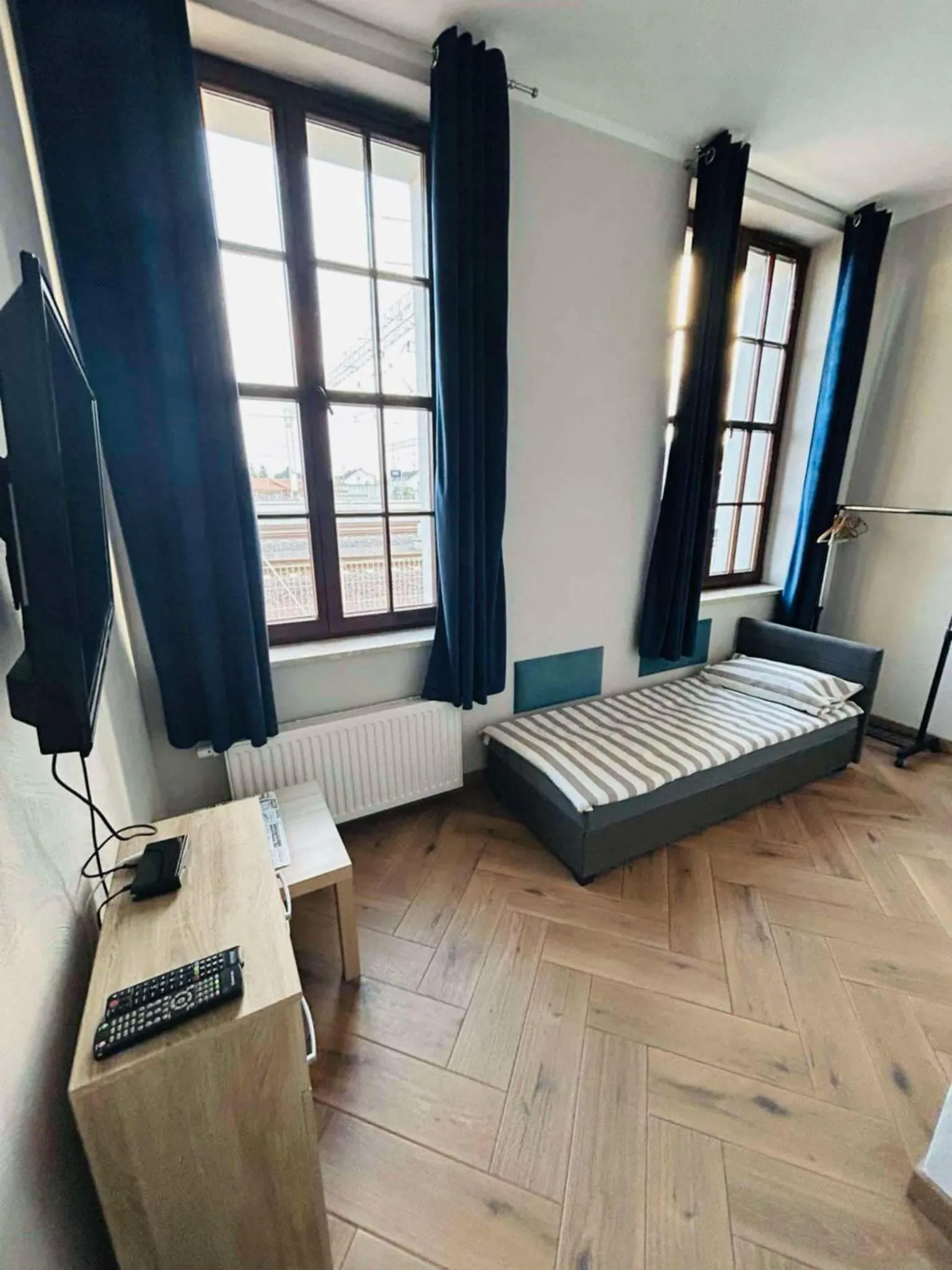 Single Room with Private Bathroom in Open Tours