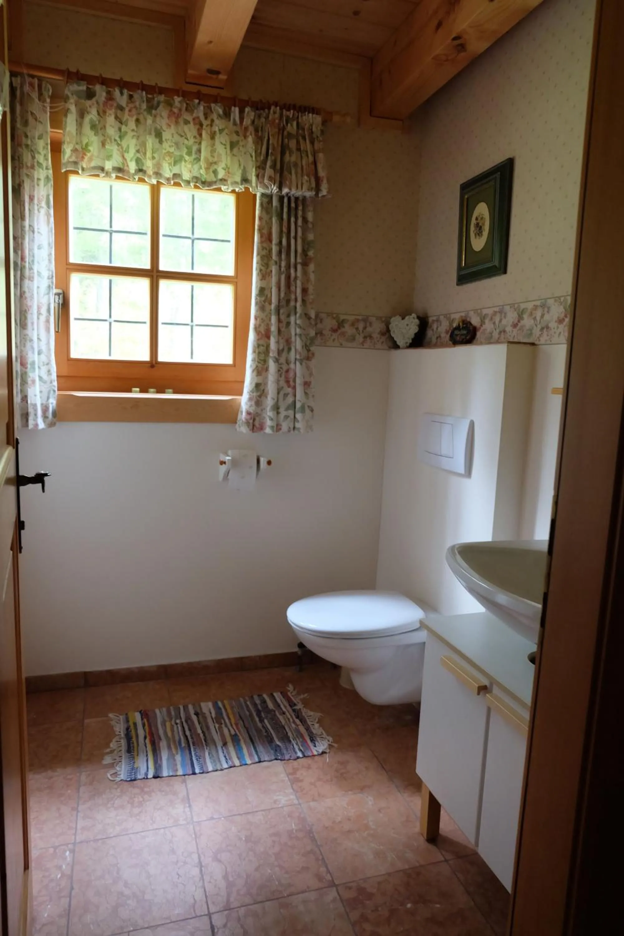 Toilet in Ferienhaus Heutal