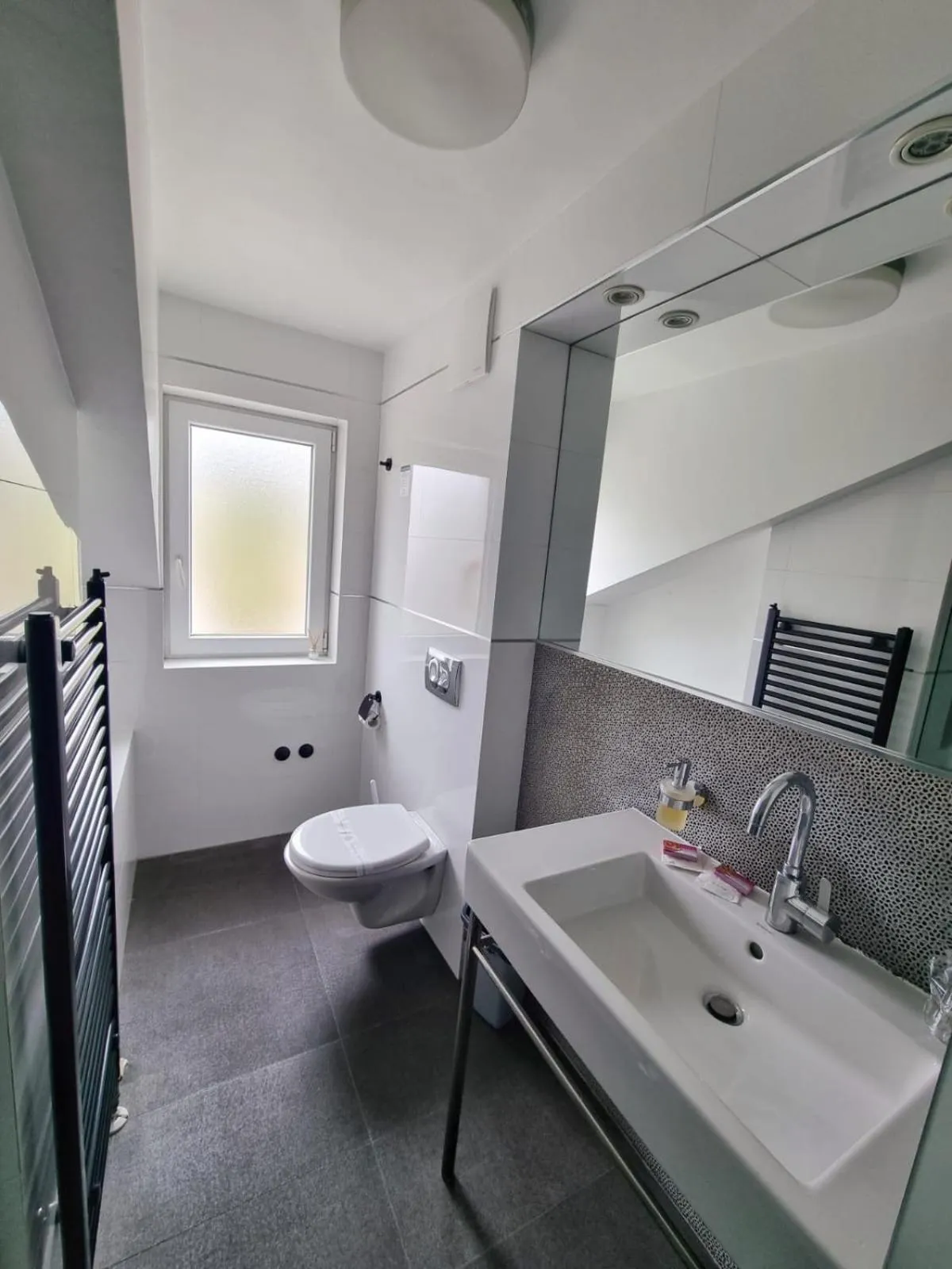 Toilet in Hotel San Antonio