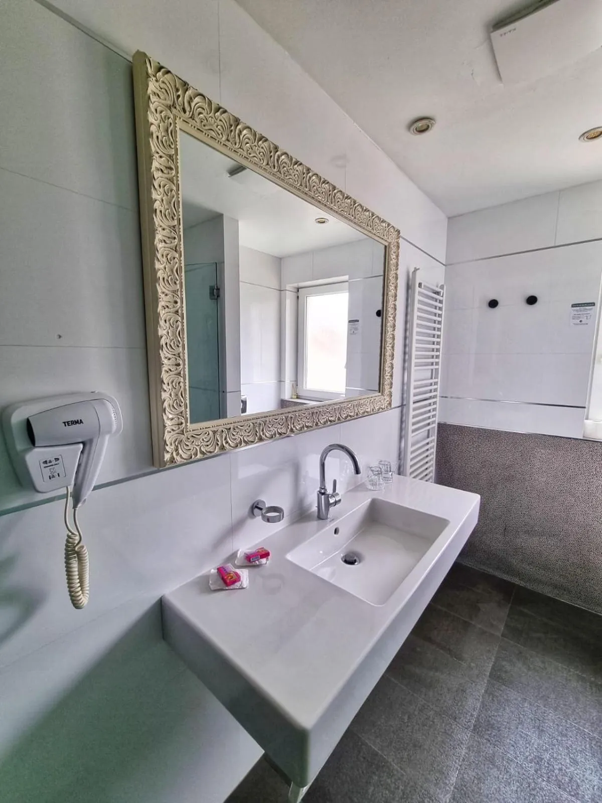 Bathroom in Hotel San Antonio