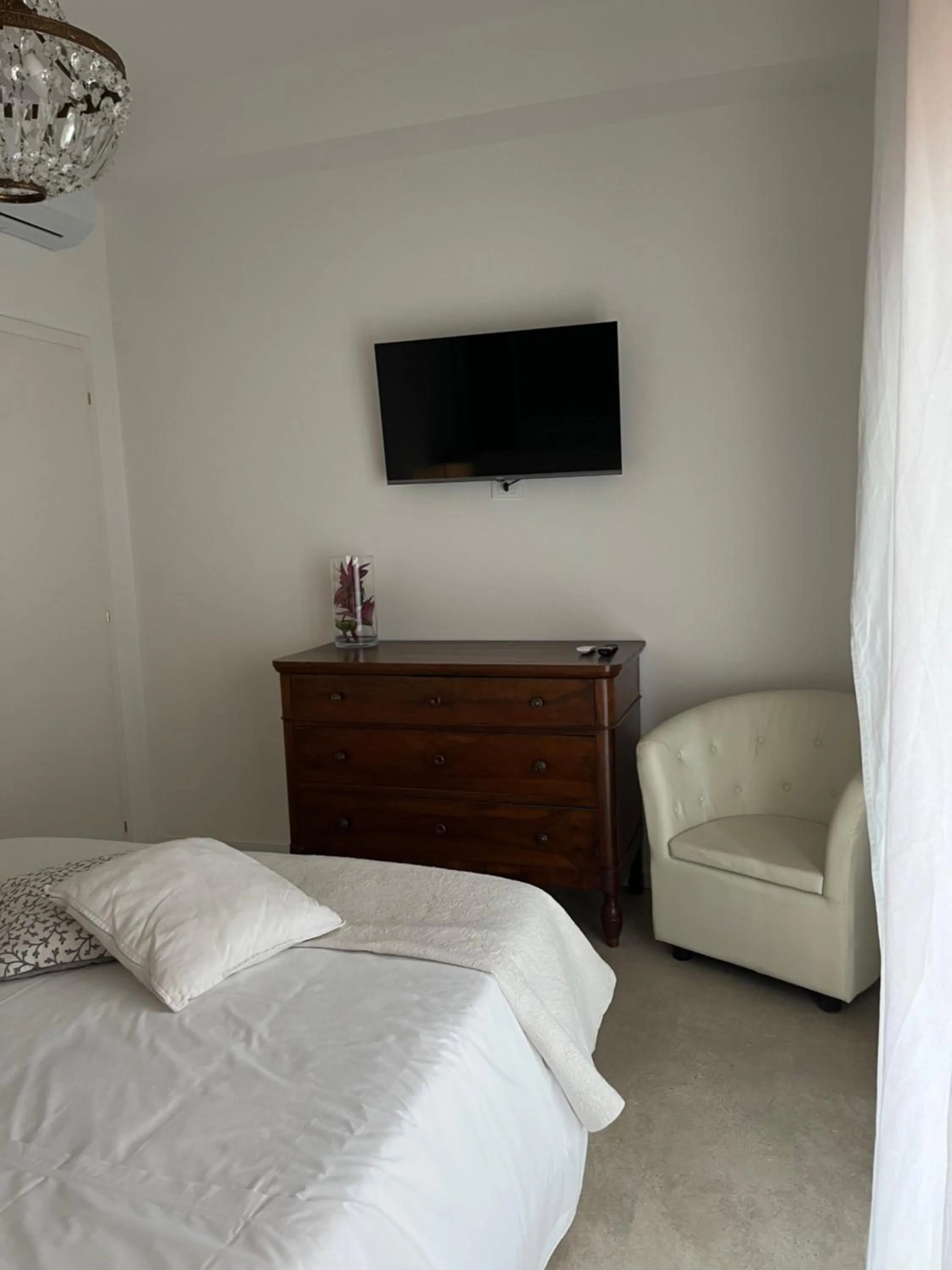 Bed in Fleur Blanche