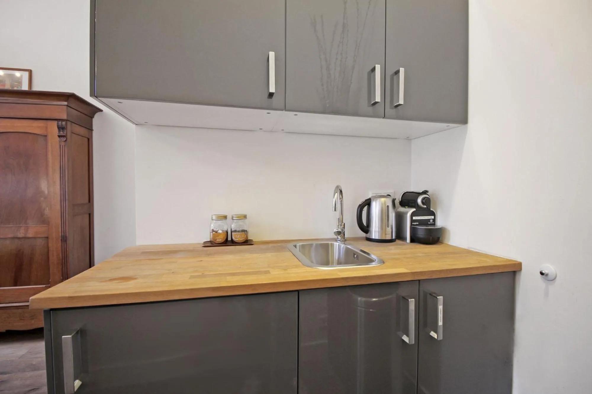 Kitchen or kitchenette in New monumental garden view Studio