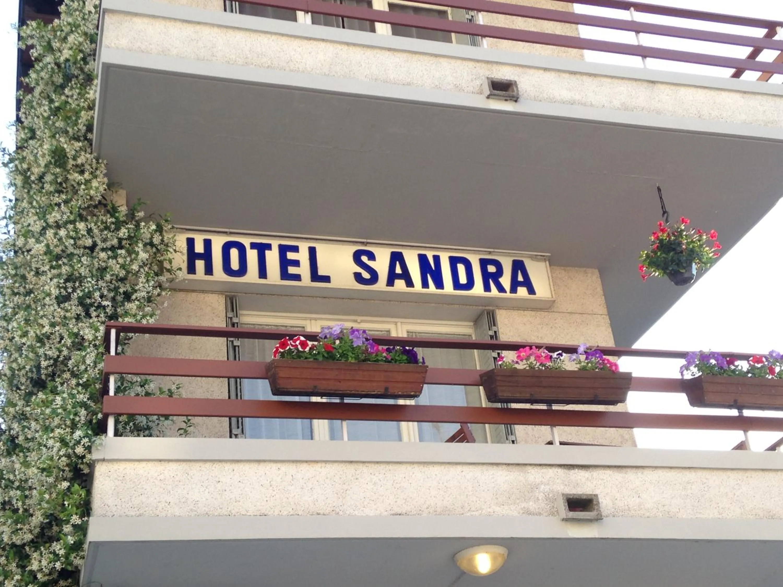 Facade/entrance in Hotel Sandra