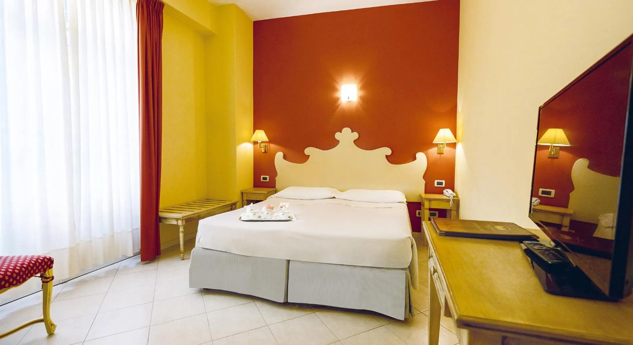 Bedroom, Bed in Hotel Cannero