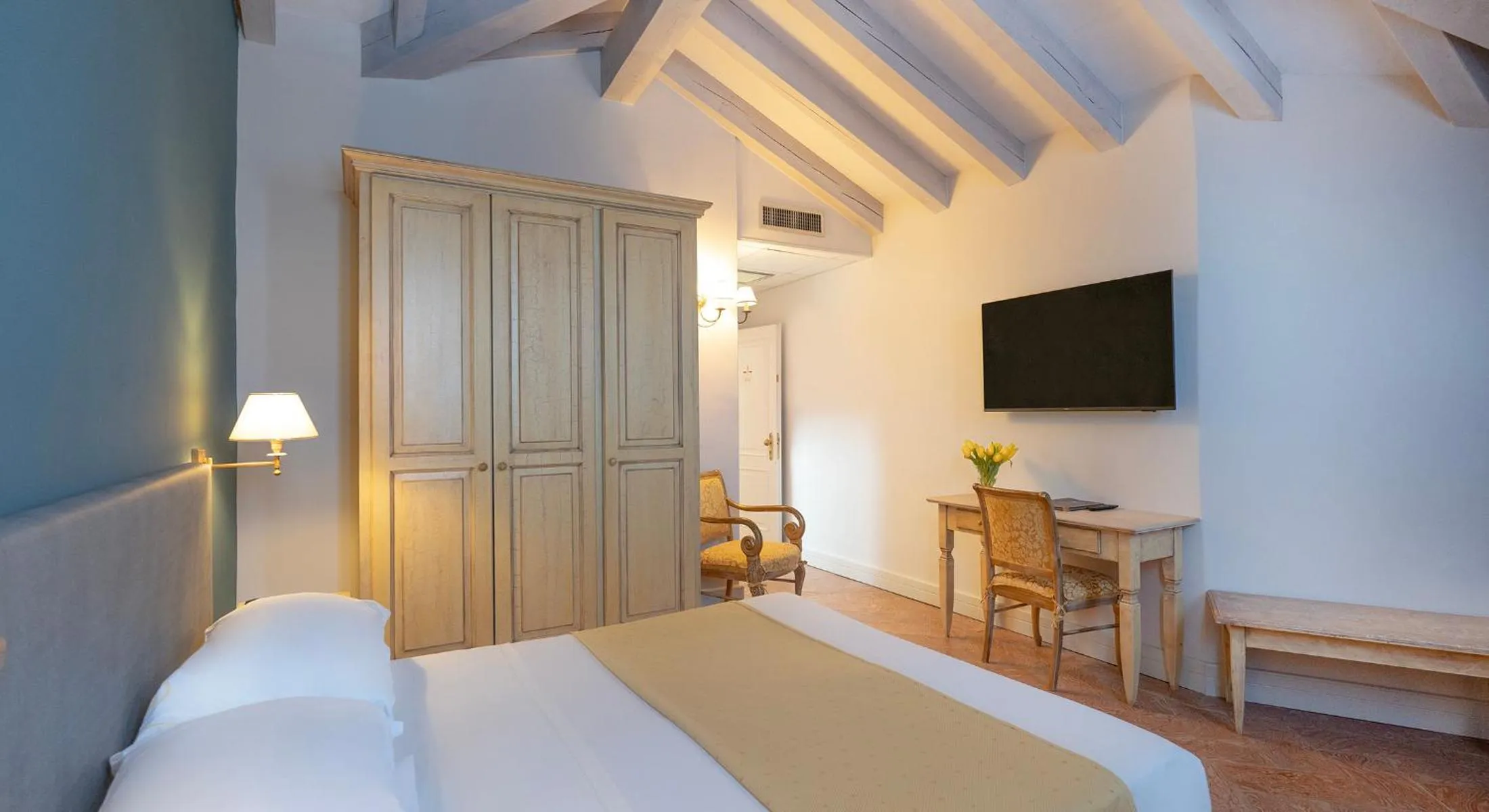 Bedroom, Bed in Hotel Cannero