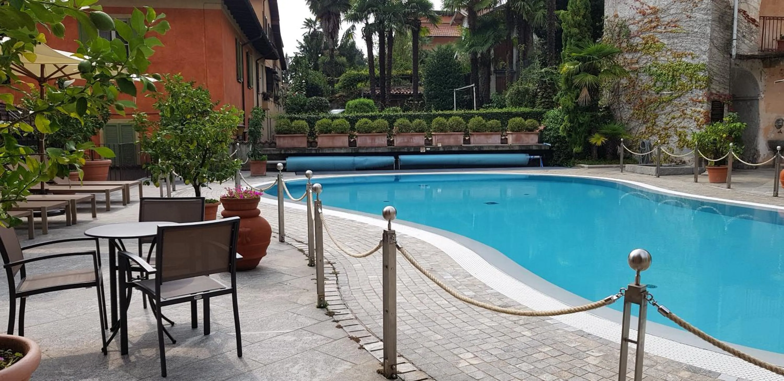 Swimming pool in Hotel Cannero