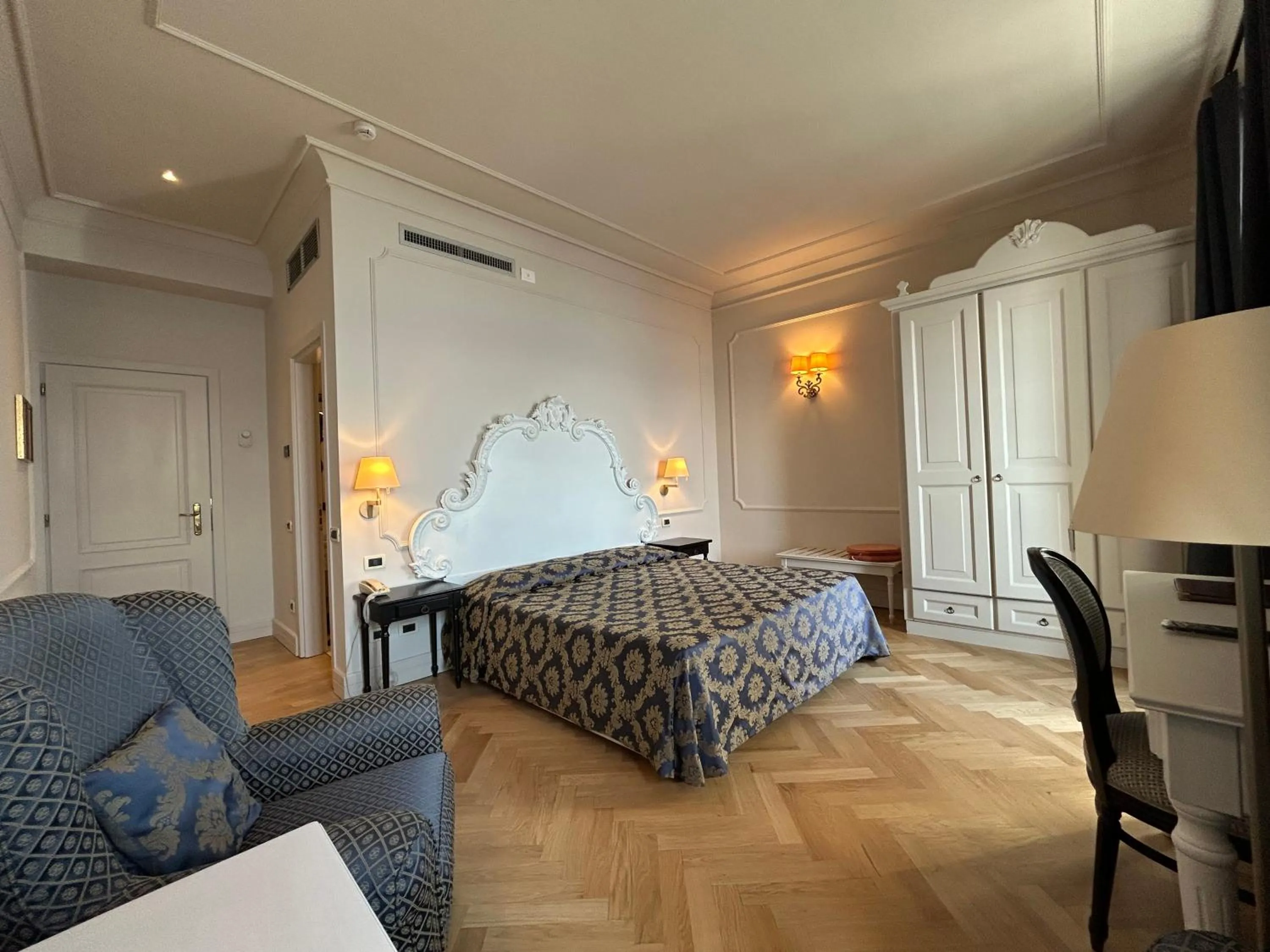 Bedroom, Bed in Hotel Cannero