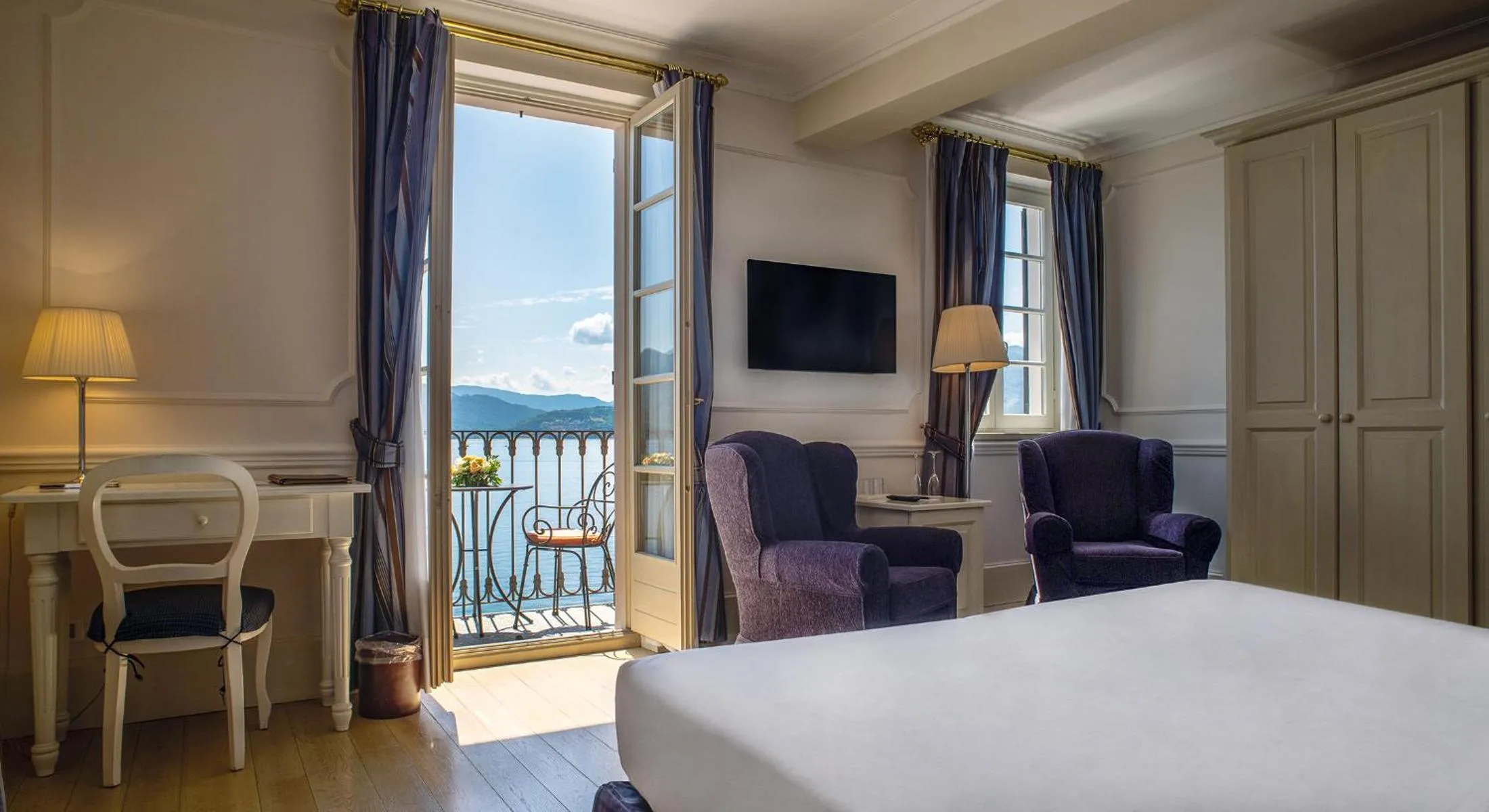 Bedroom, Bed in Hotel Cannero