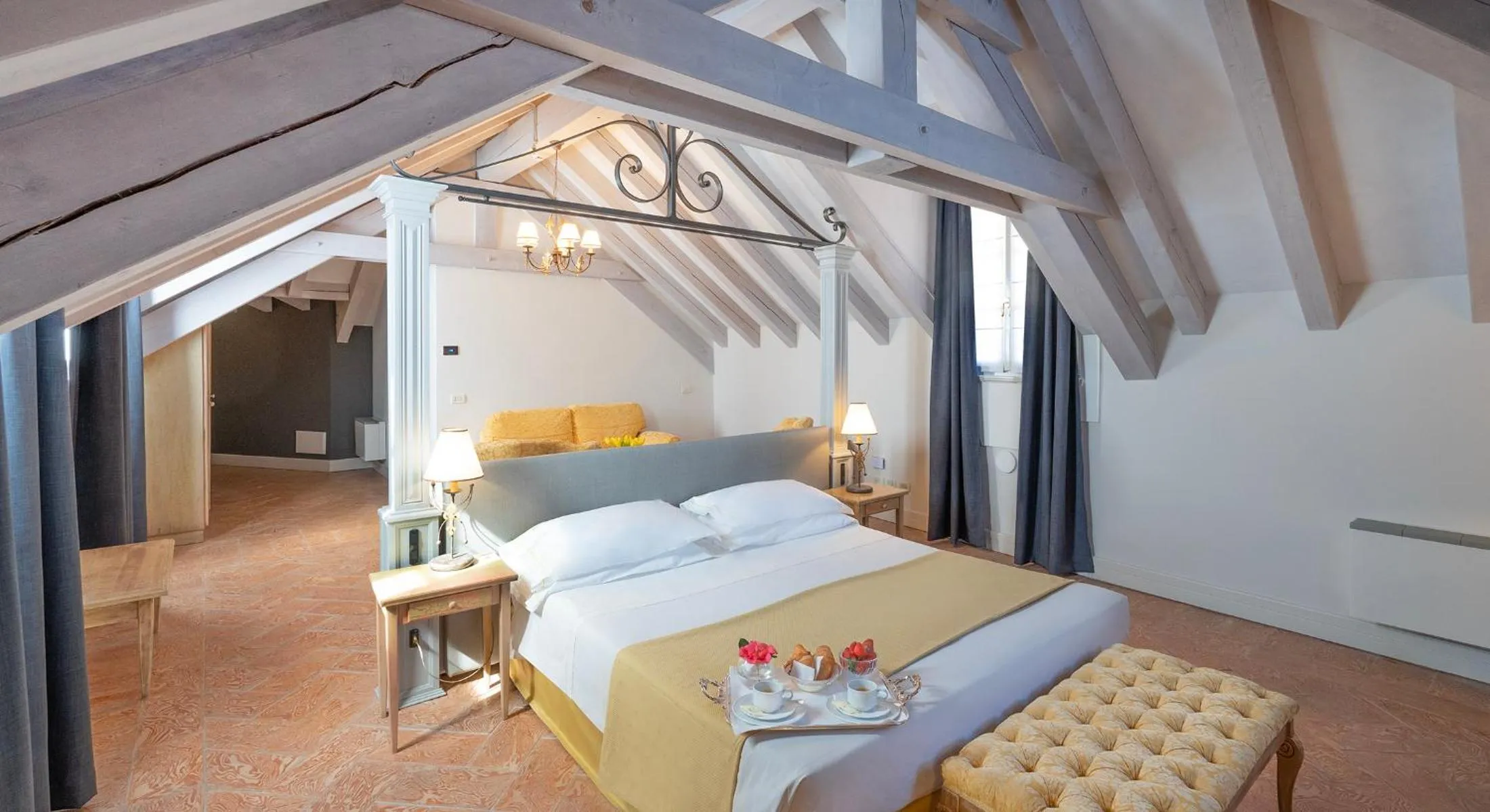 Bedroom, Bed in Hotel Cannero