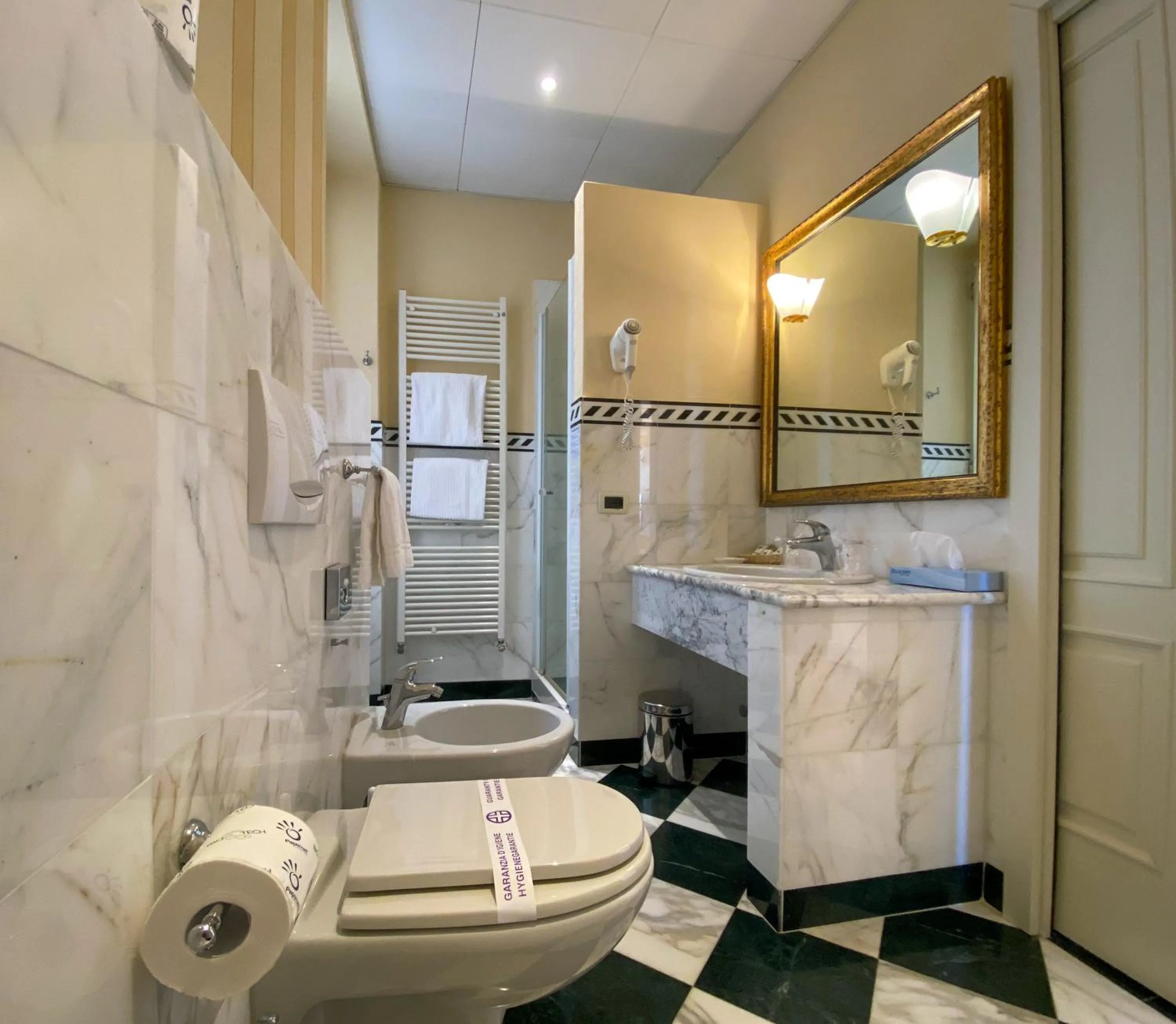 Bathroom in Hotel Cannero