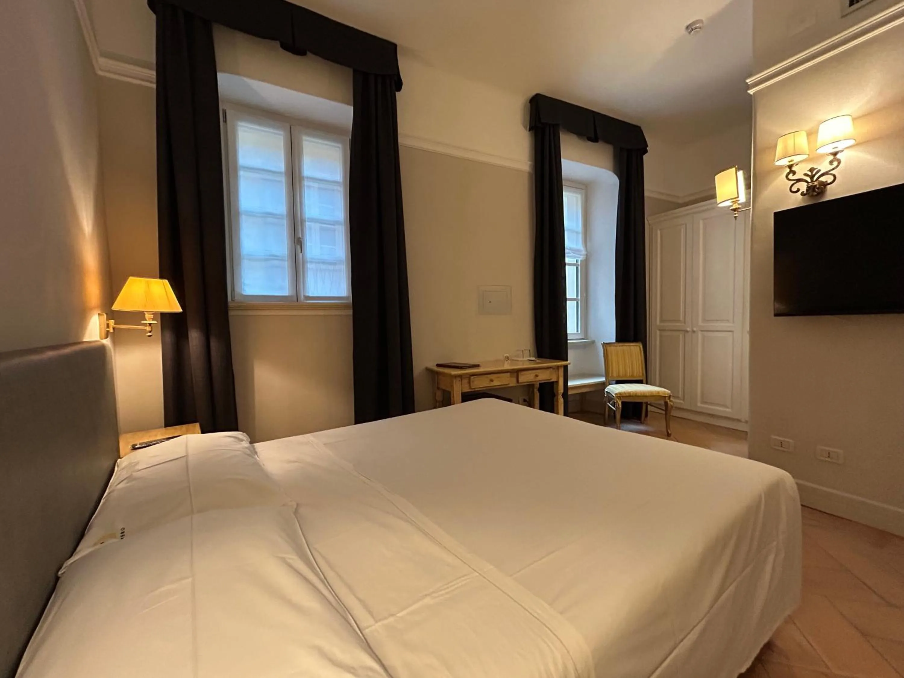 Bedroom, Bed in Hotel Cannero