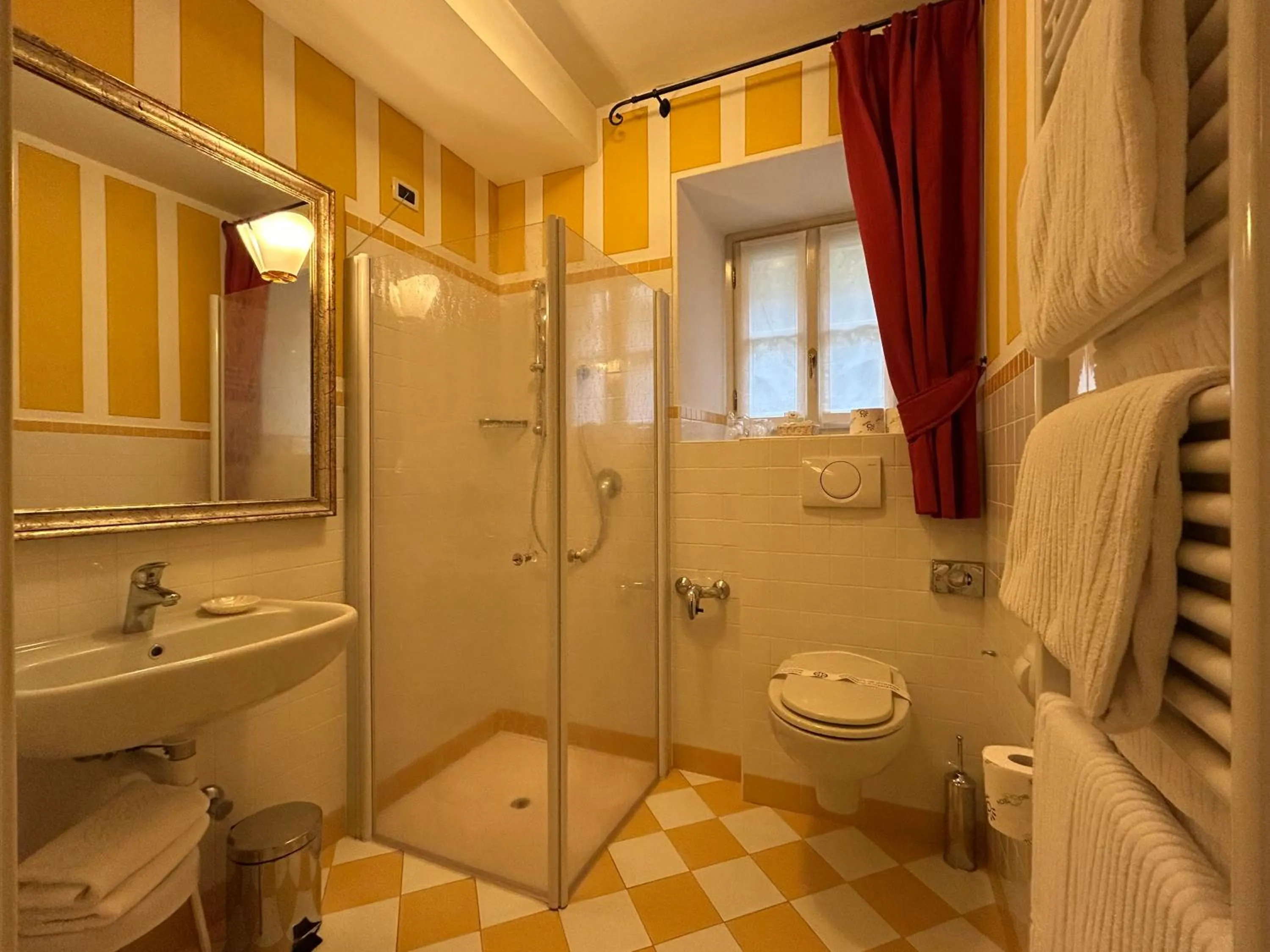 Bathroom in Hotel Cannero