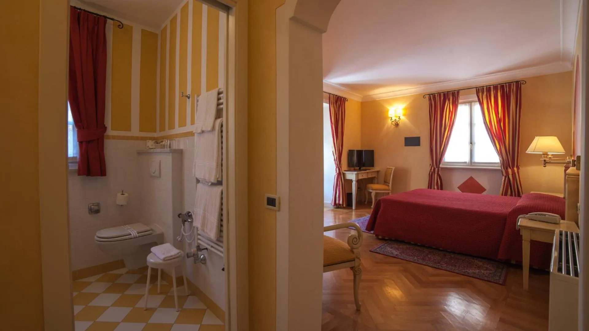 Photo of the whole room, Bed in Hotel Cannero