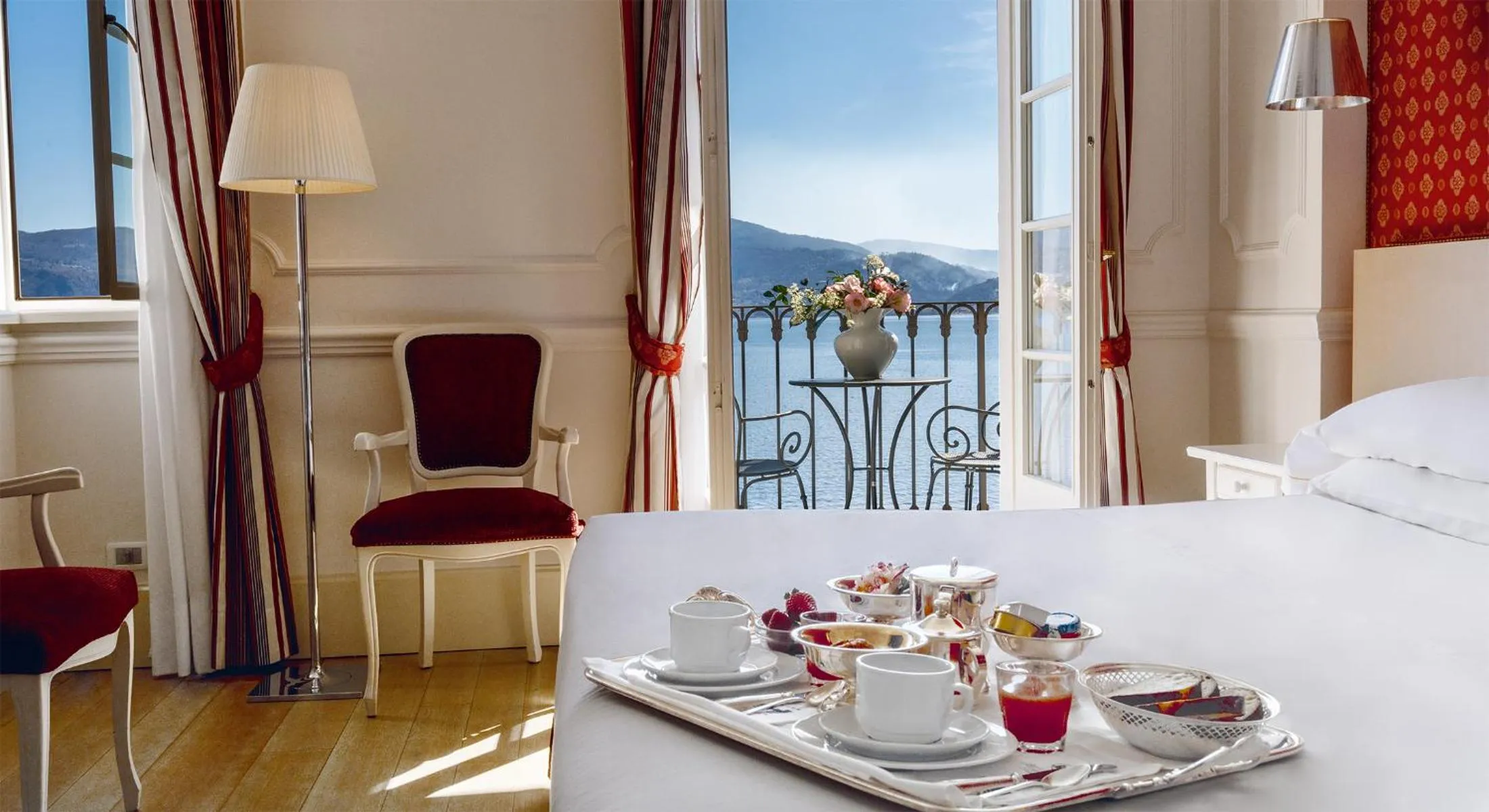 Bed in Hotel Cannero