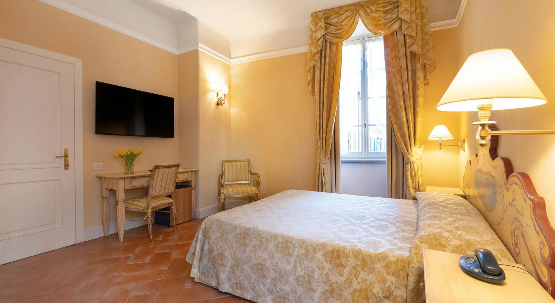 Bedroom, Bed in Hotel Cannero