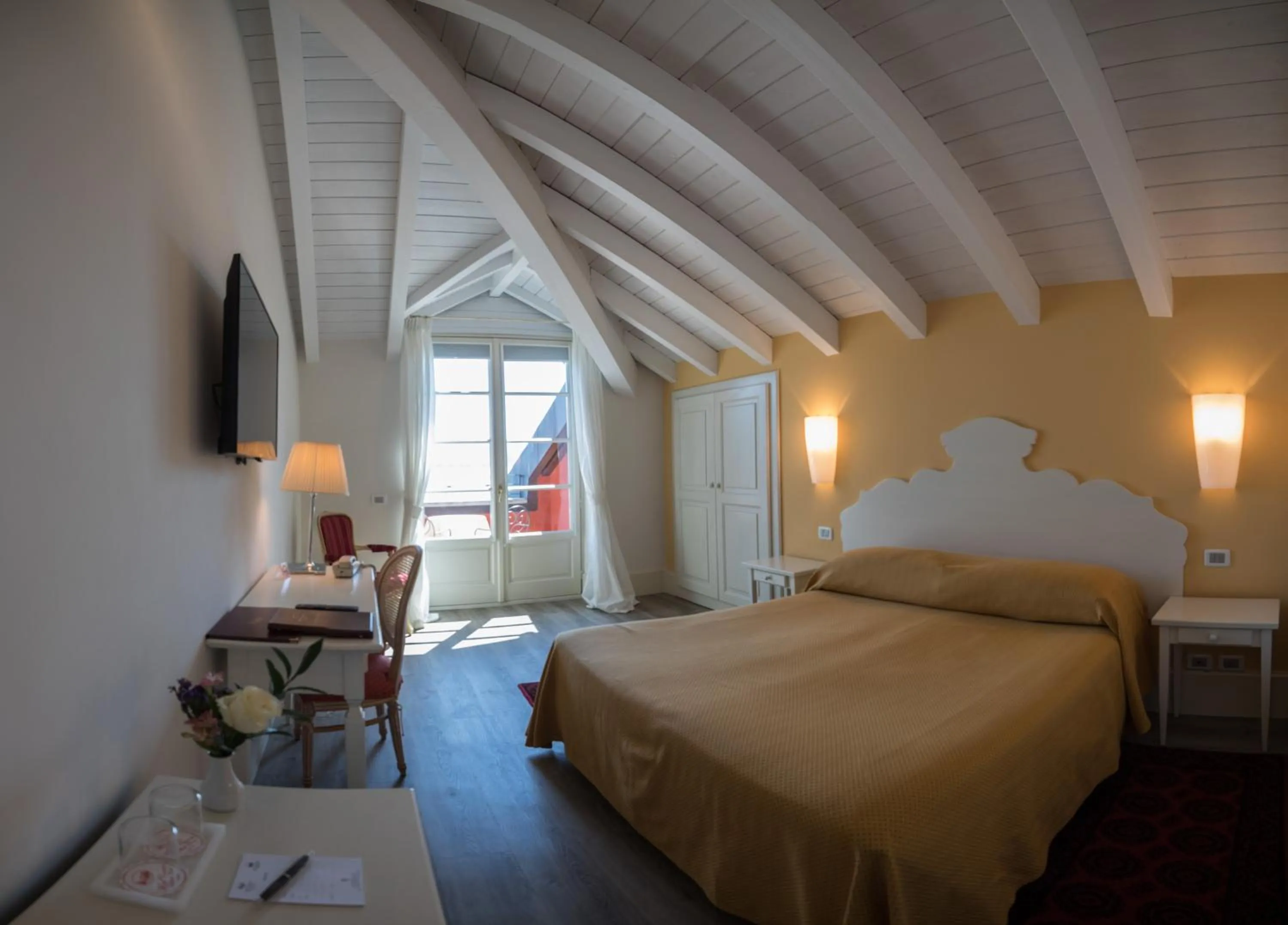 Photo of the whole room, Bed in Hotel Cannero