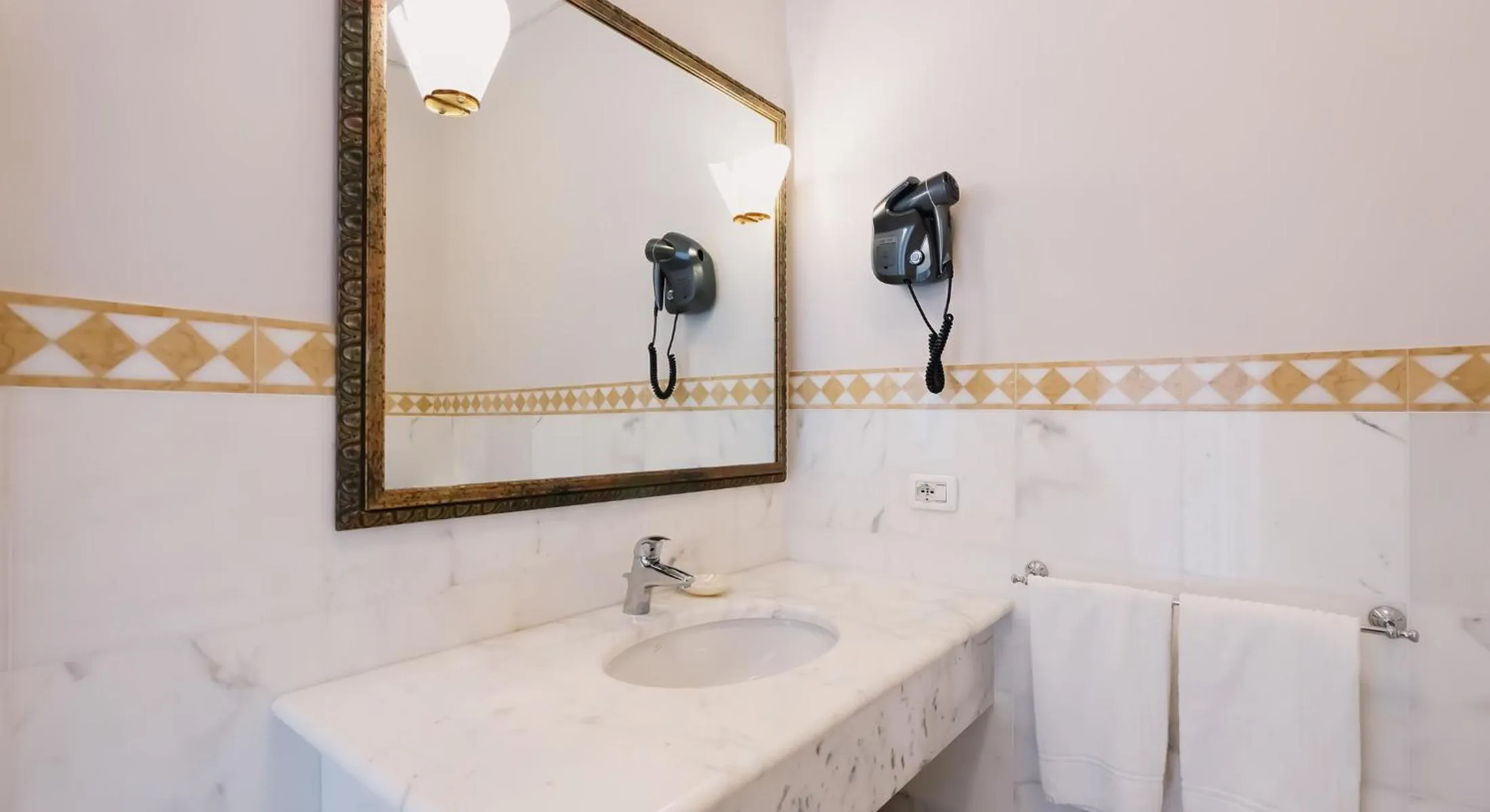 Bathroom in Hotel Cannero