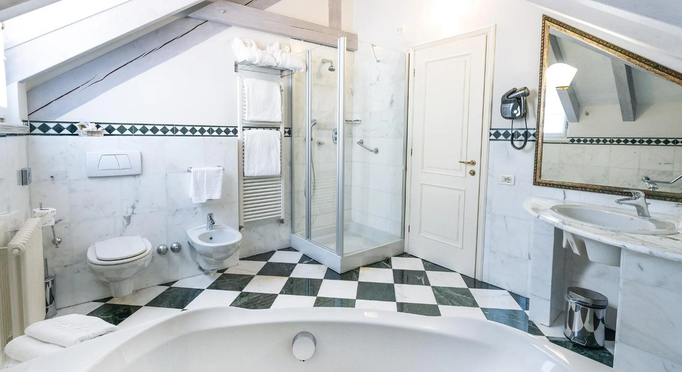Bathroom in Hotel Cannero