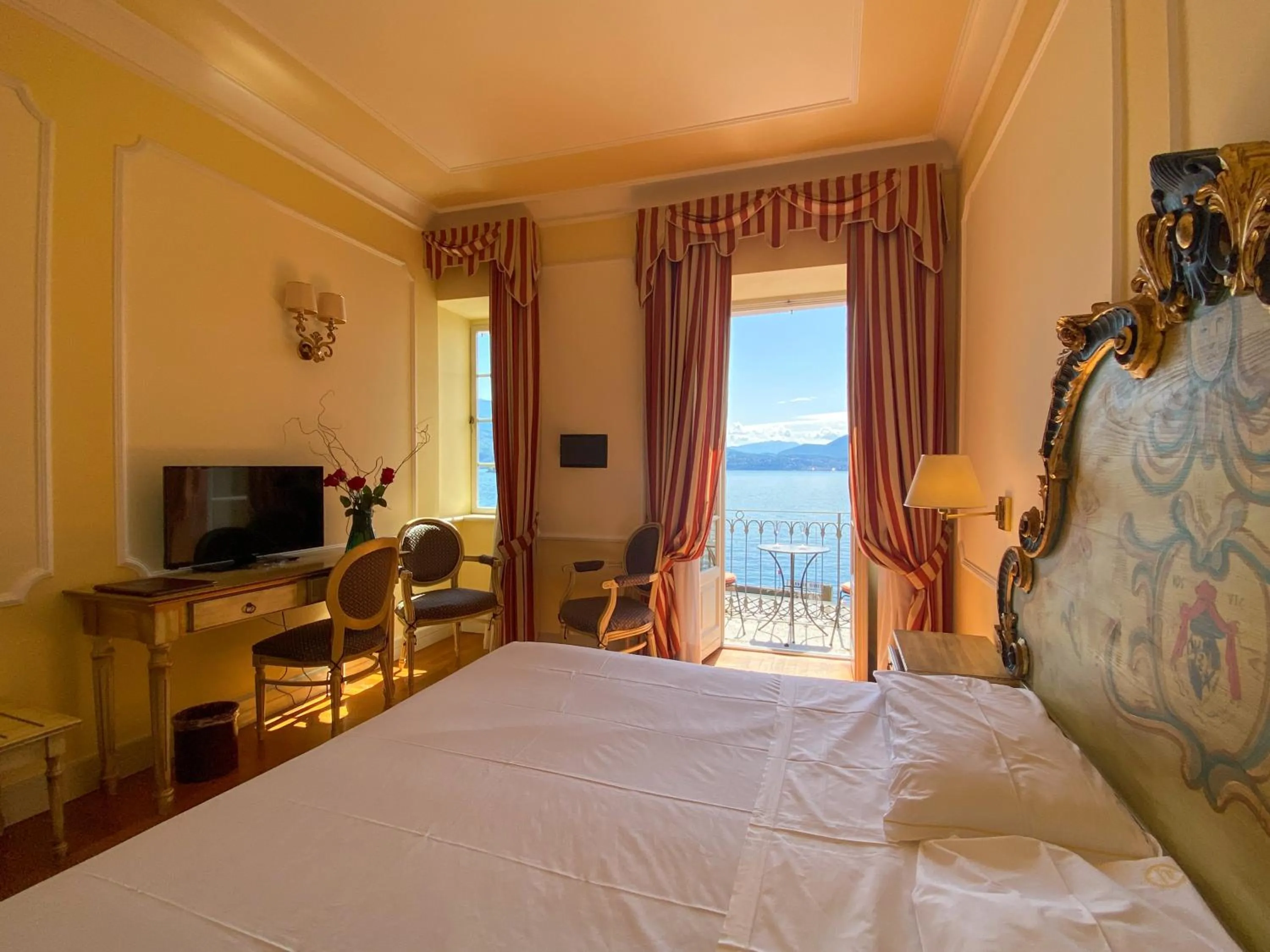 Photo of the whole room, Bed in Hotel Cannero