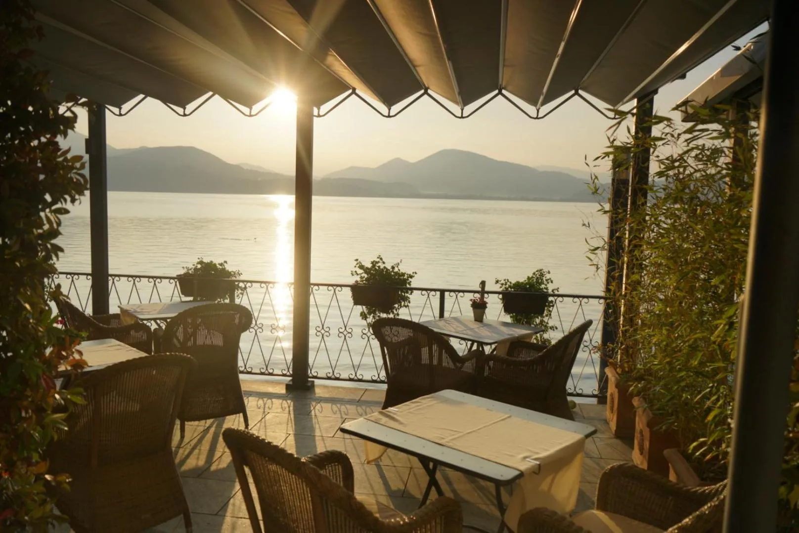 Restaurant/places to eat in Hotel Cannero