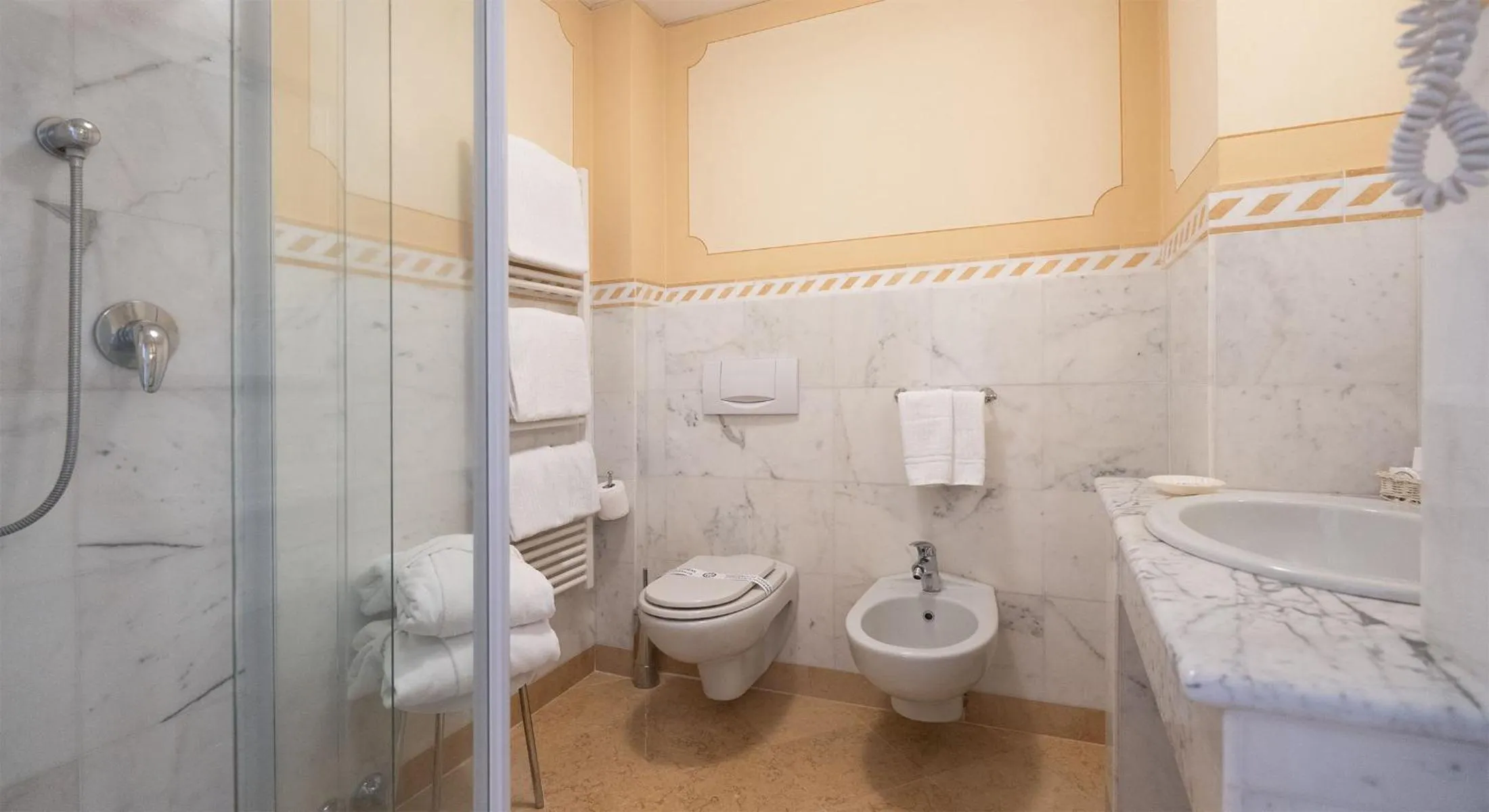 Bathroom in Hotel Cannero