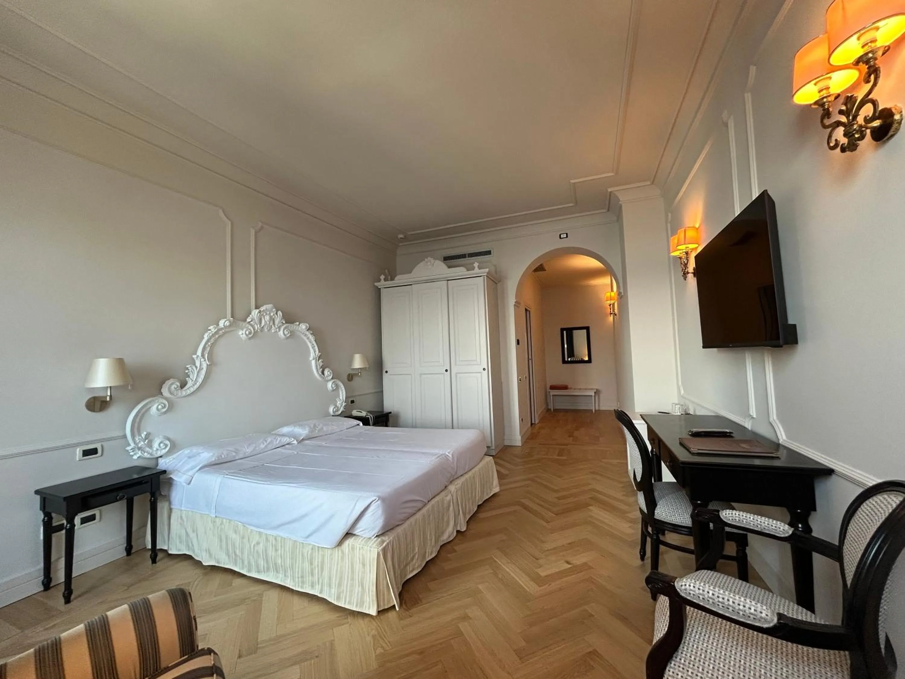 Bedroom, Bed in Hotel Cannero