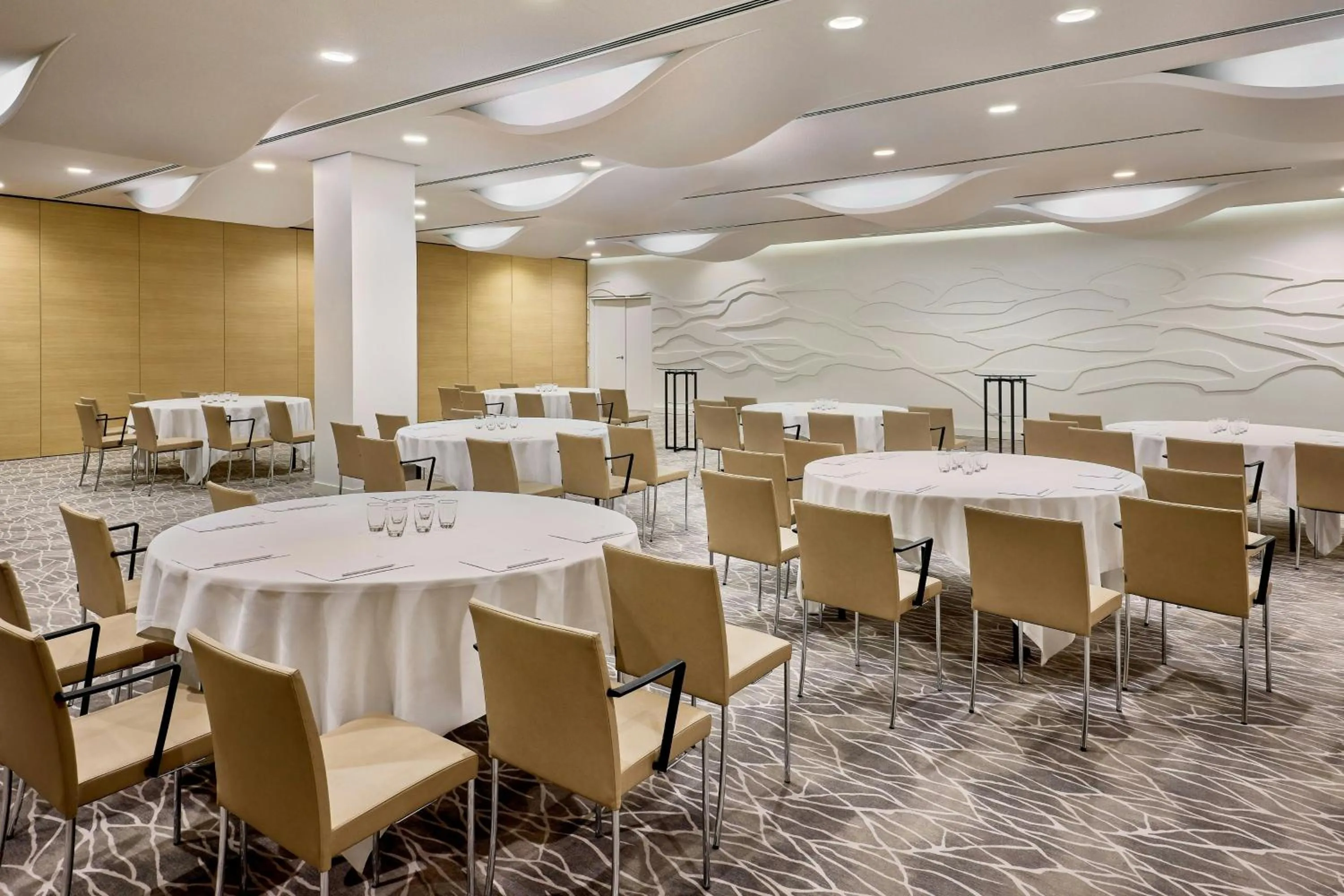 Lounge or bar in The Westin Hamburg Elbphilharmonie