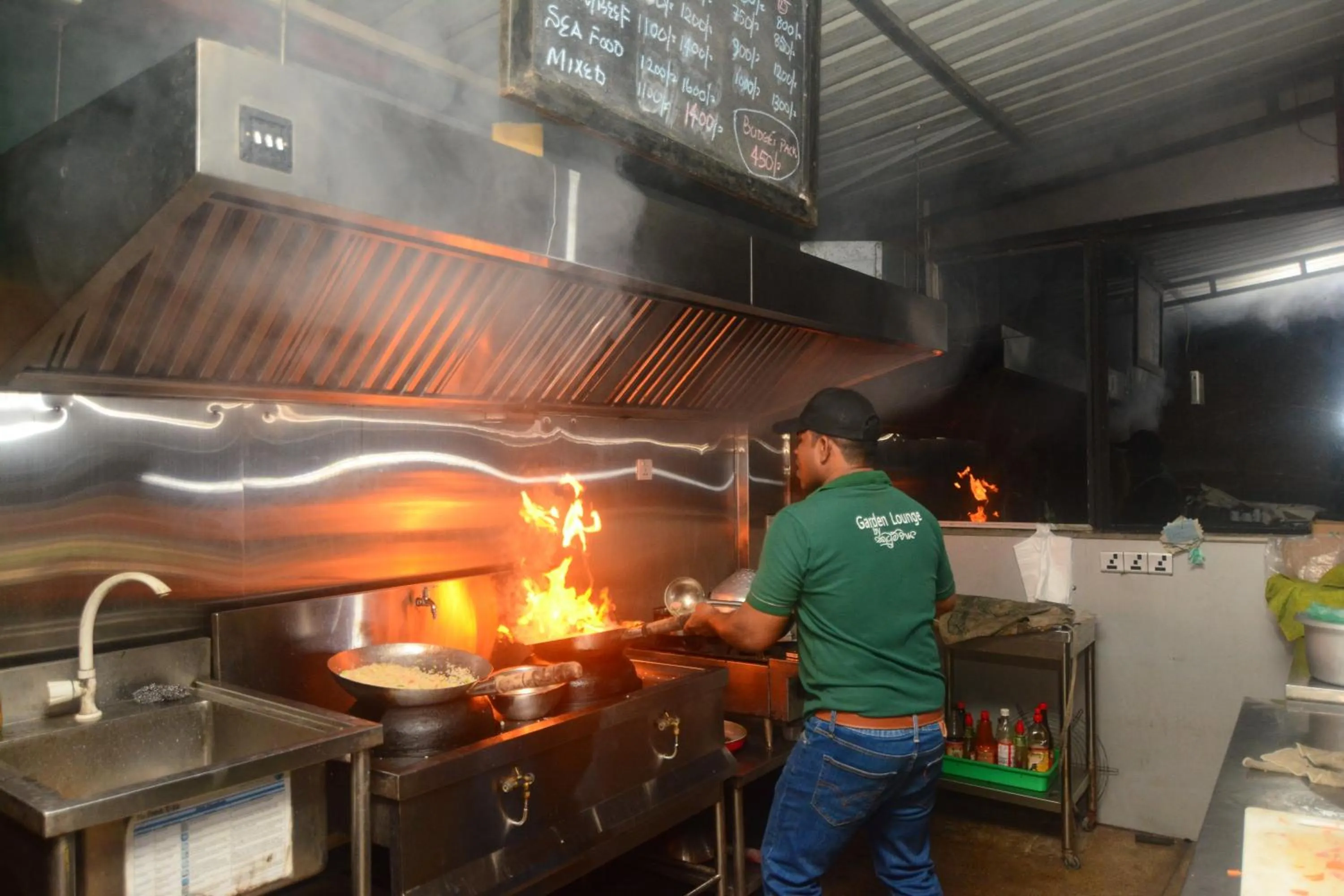 Restaurant/places to eat in Kutumbaya