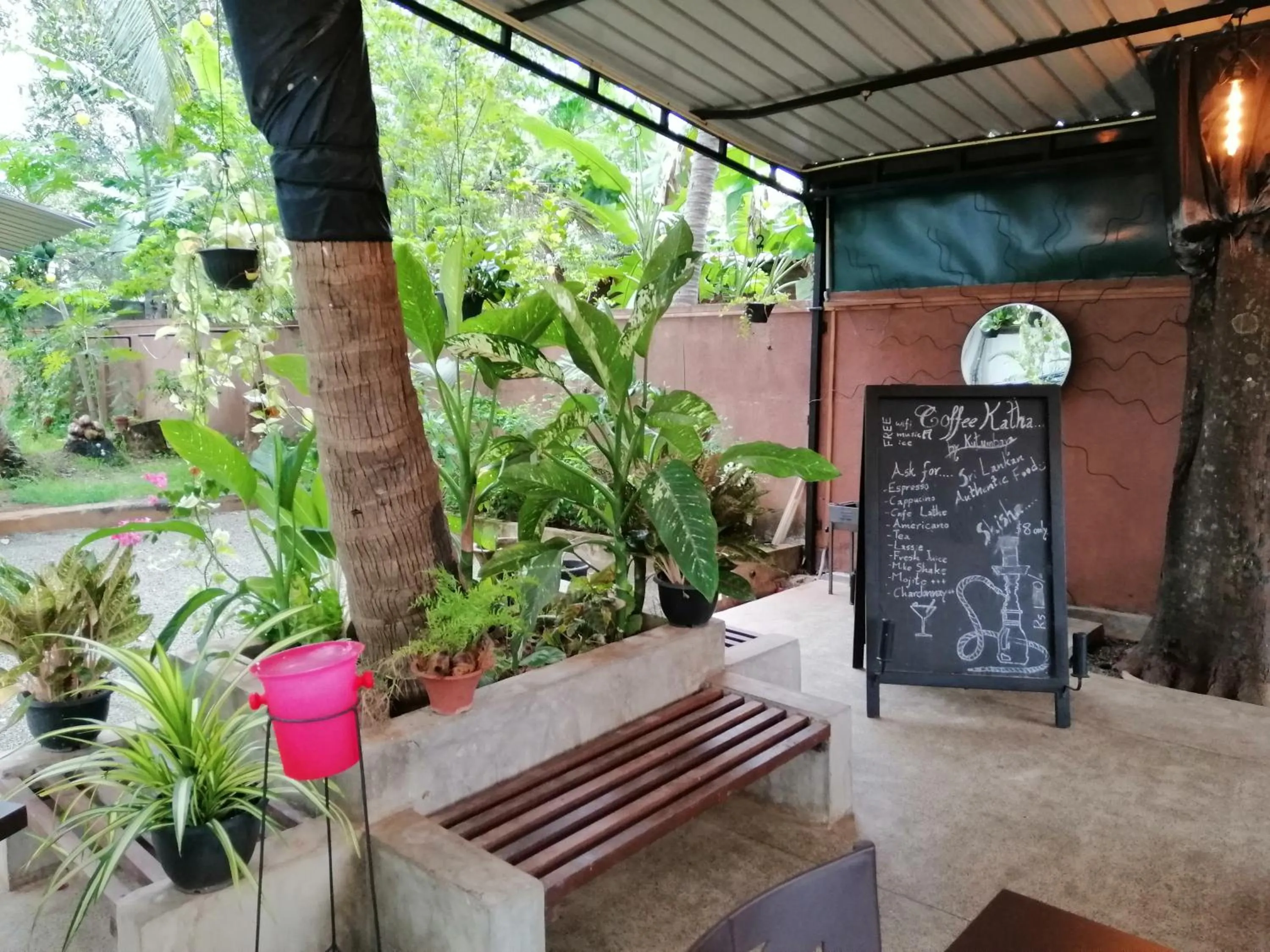 Restaurant/places to eat in Kutumbaya