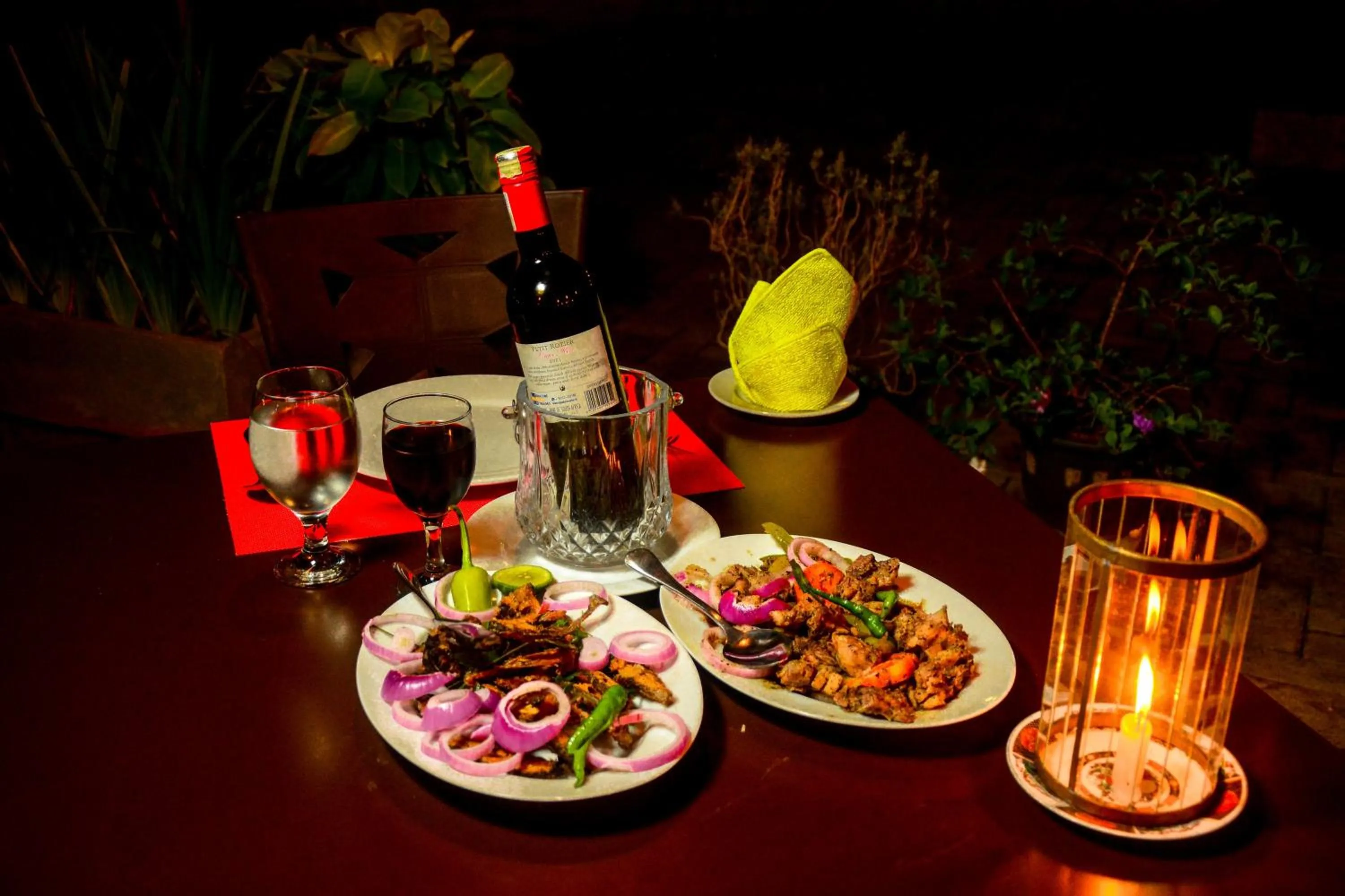 Restaurant/places to eat in Kutumbaya