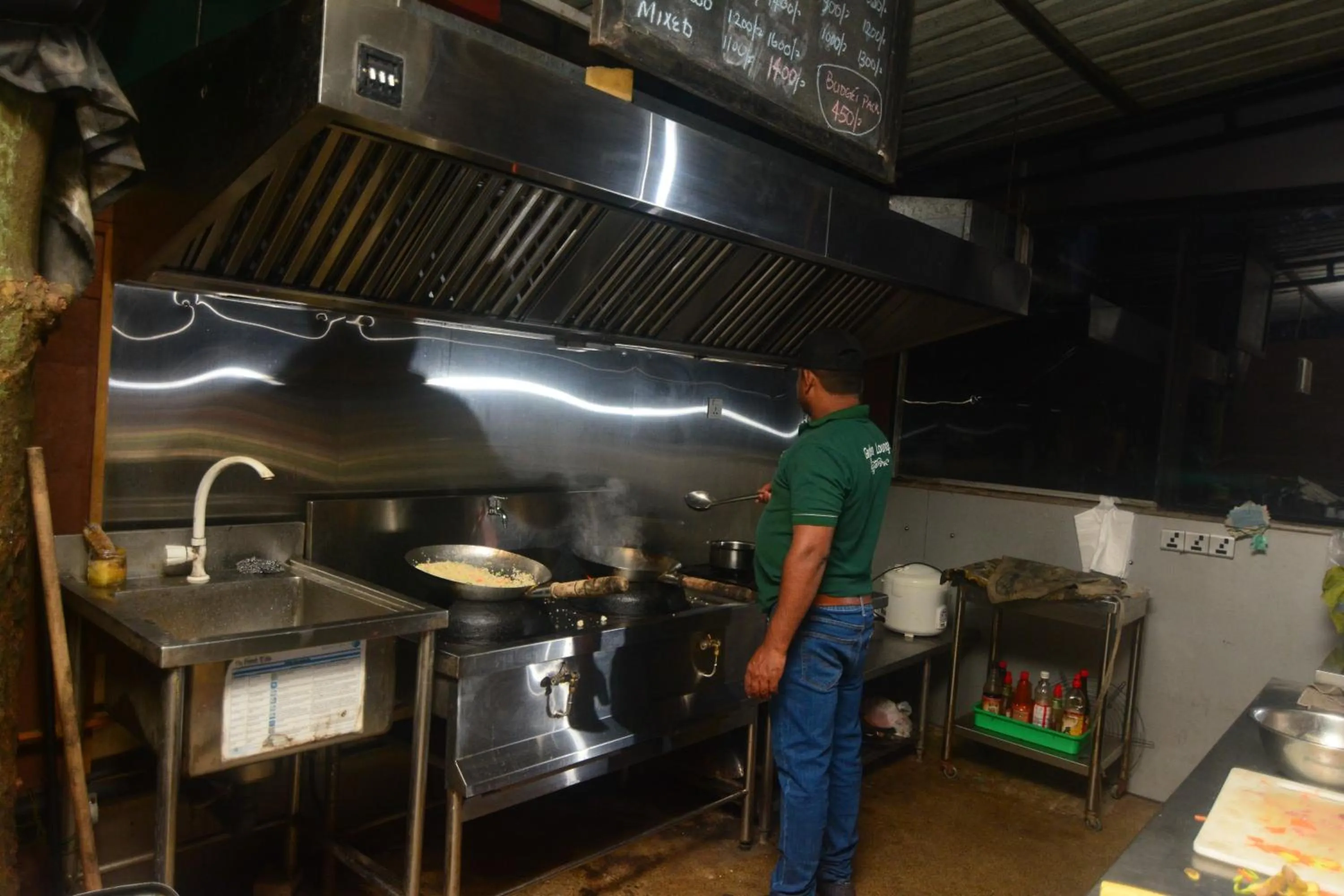 Restaurant/places to eat in Kutumbaya