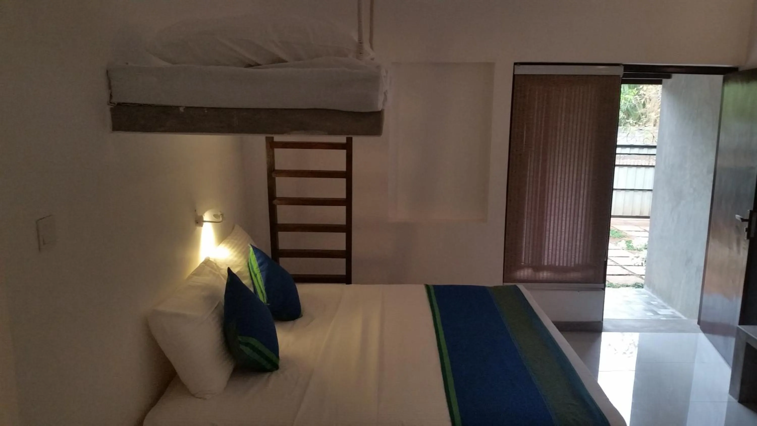 Bedroom, Bed in Kutumbaya