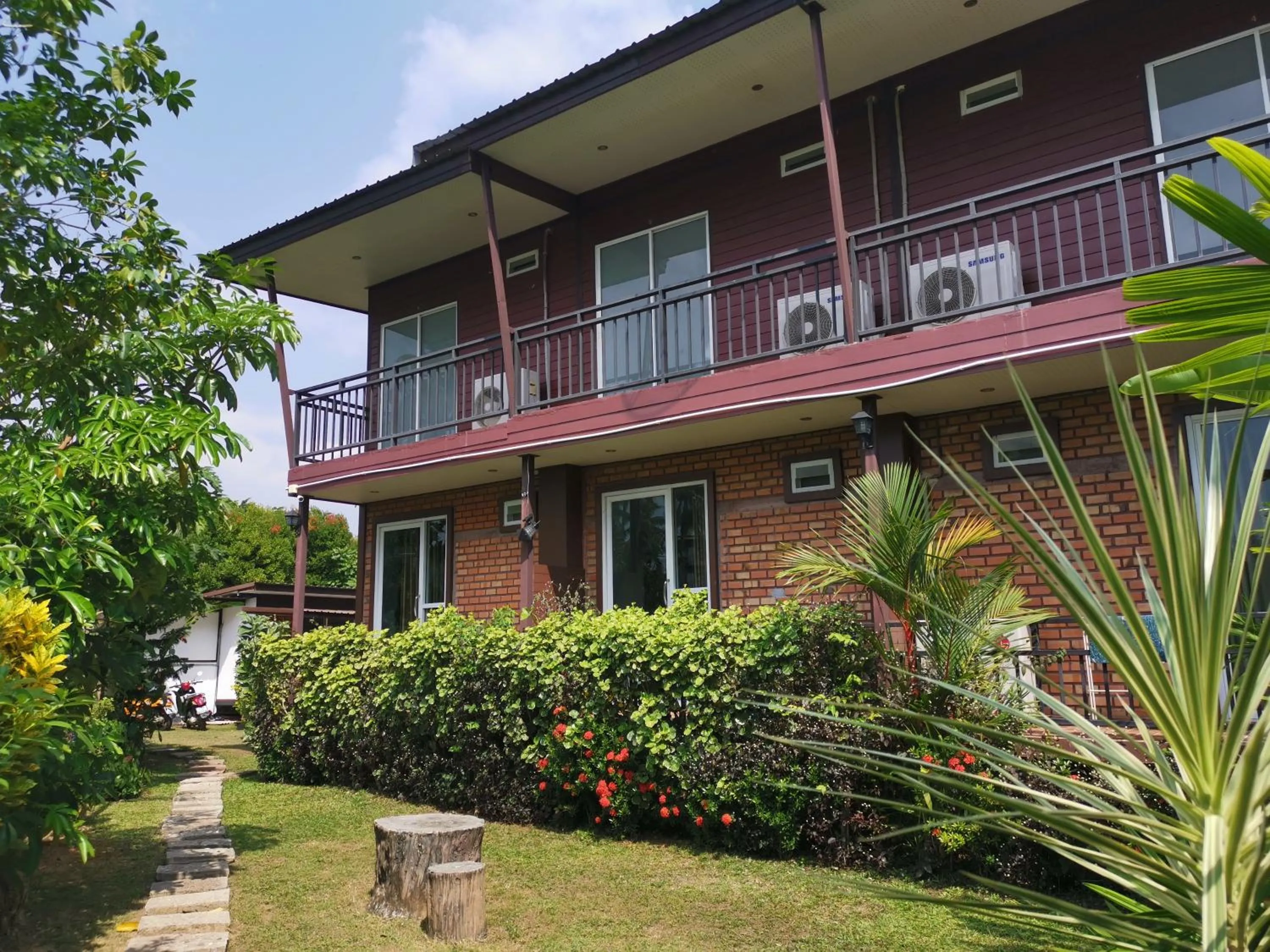 Facade/entrance in Krabilife Resort