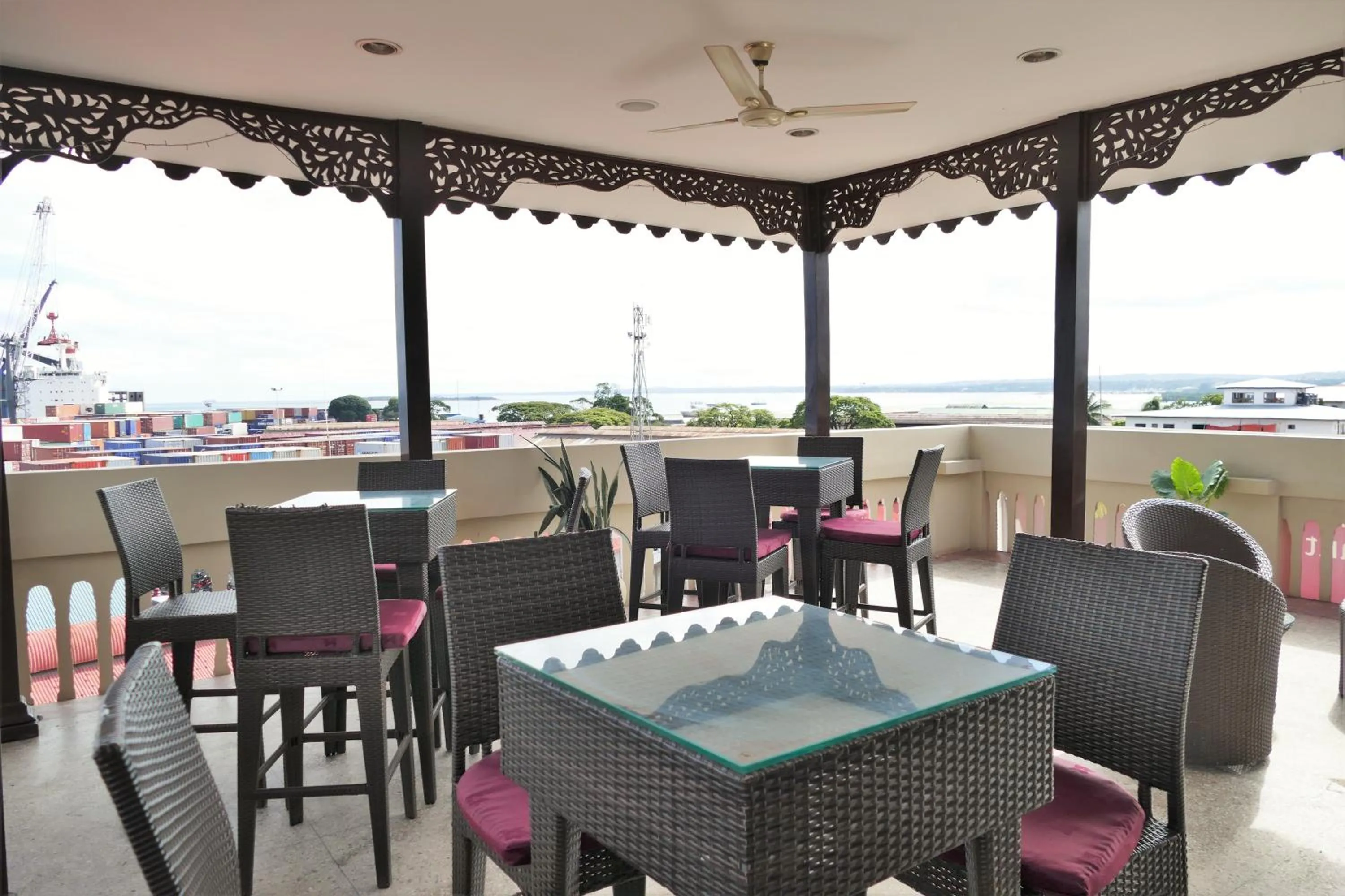 Balcony/Terrace, Restaurant/Places to Eat in Best Western Plus Zanzibar